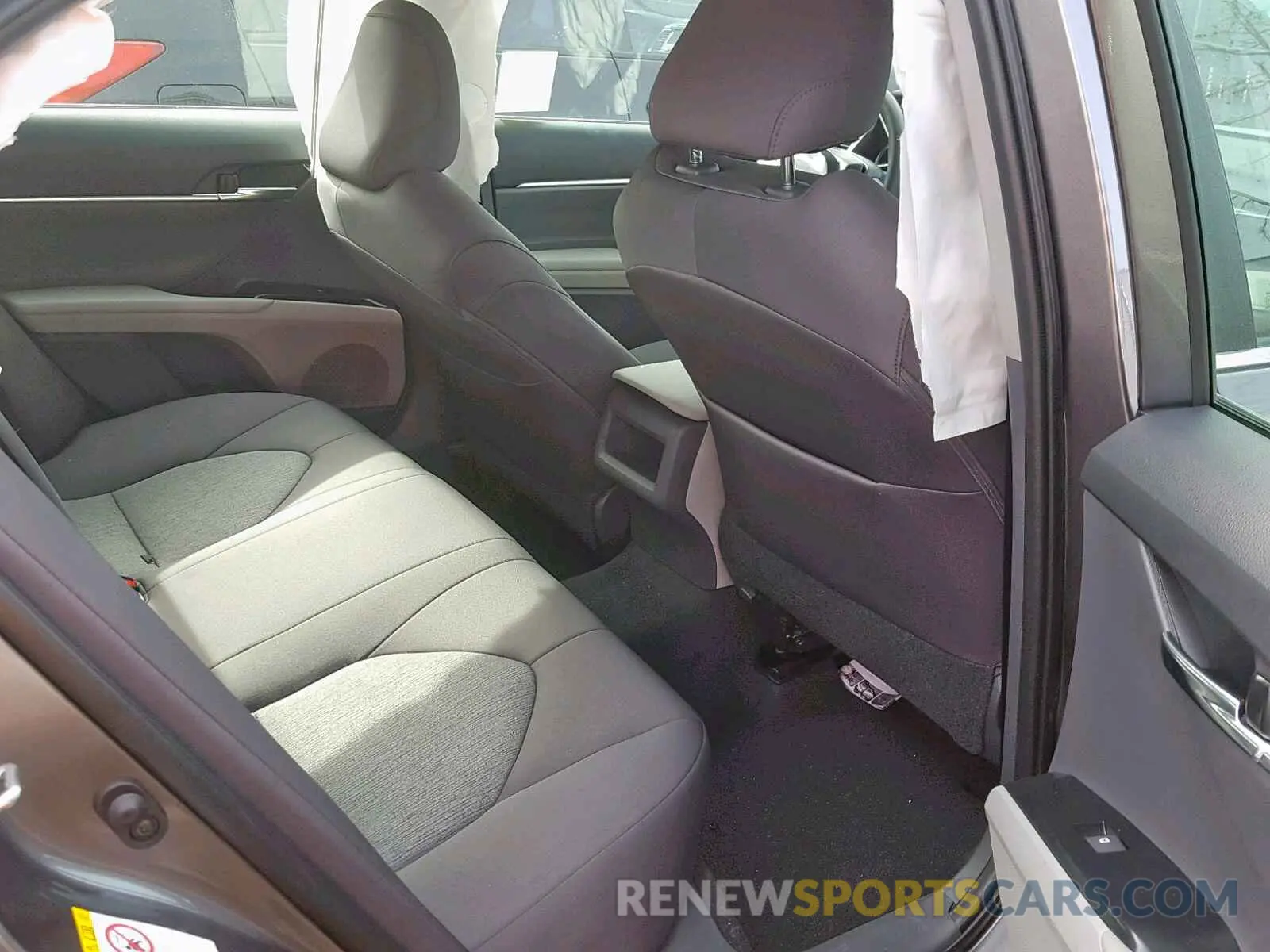 6 Photograph of a damaged car 4T1B11HKXKU707292 TOYOTA CAMRY 2019