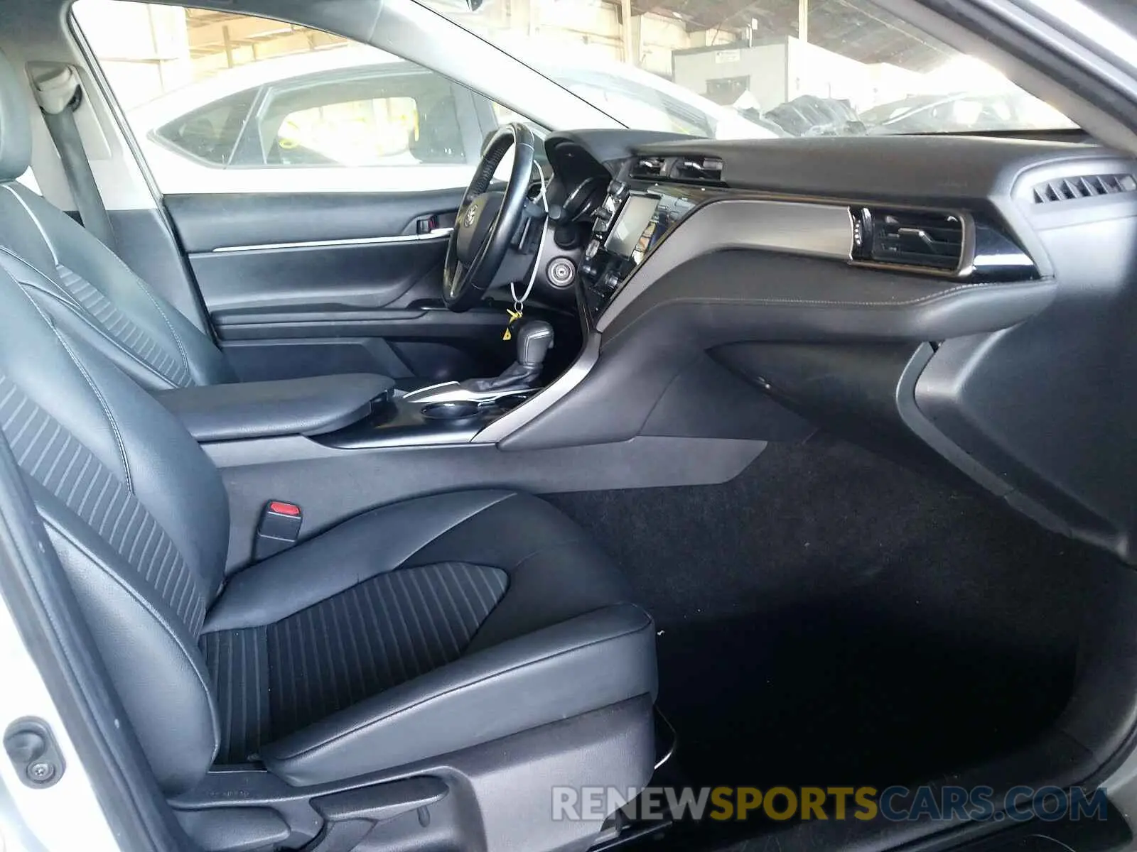 5 Photograph of a damaged car 4T1B11HKXKU718633 TOYOTA CAMRY 2019