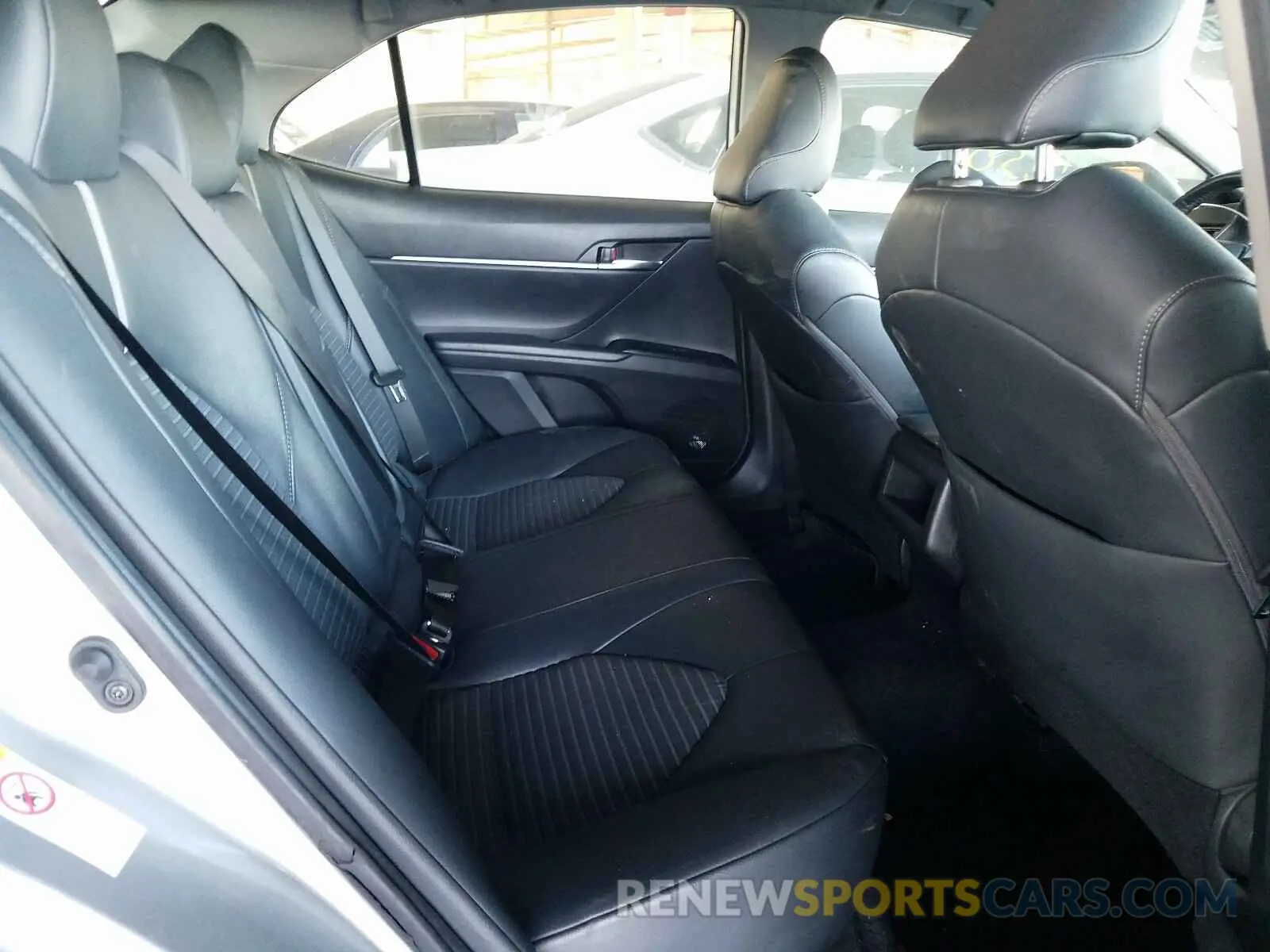 6 Photograph of a damaged car 4T1B11HKXKU718633 TOYOTA CAMRY 2019
