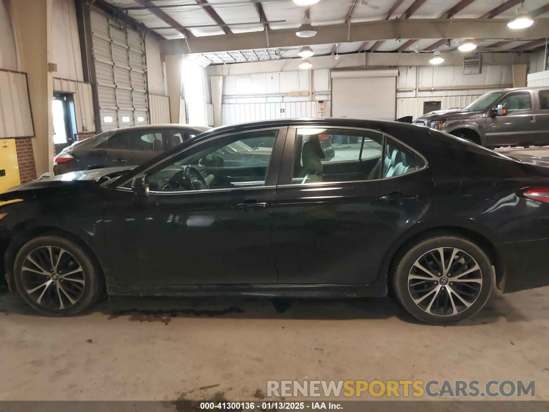 14 Фотография поврежденного автомобиля 4T1B11HKXKU718695 TOYOTA CAMRY 2019