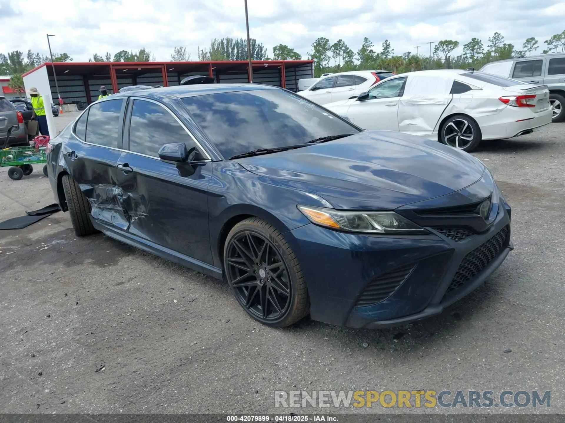 1 Фотография поврежденного автомобиля 4T1B11HKXKU723766 TOYOTA CAMRY 2019