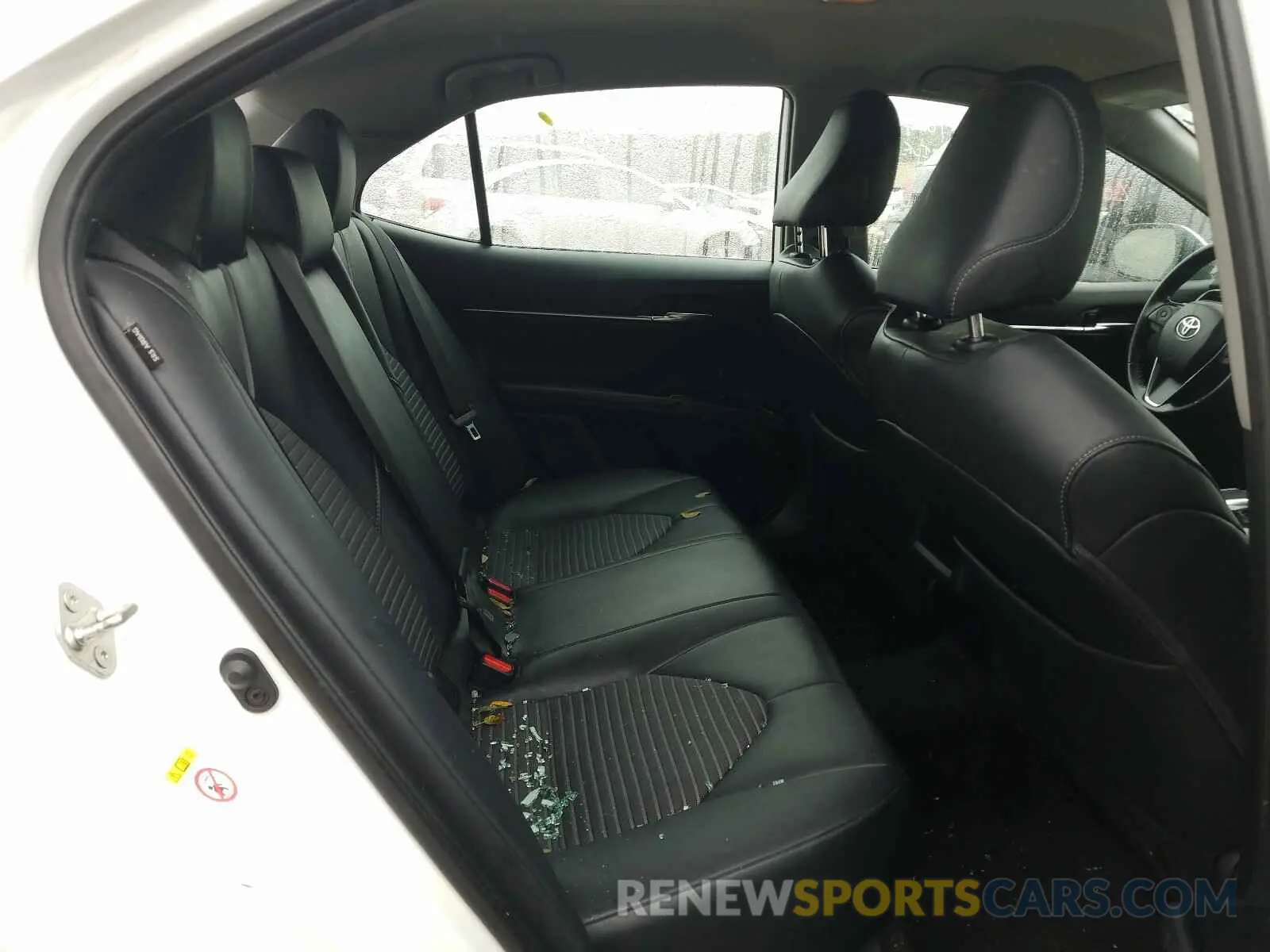 6 Photograph of a damaged car 4T1B11HKXKU728840 TOYOTA CAMRY 2019