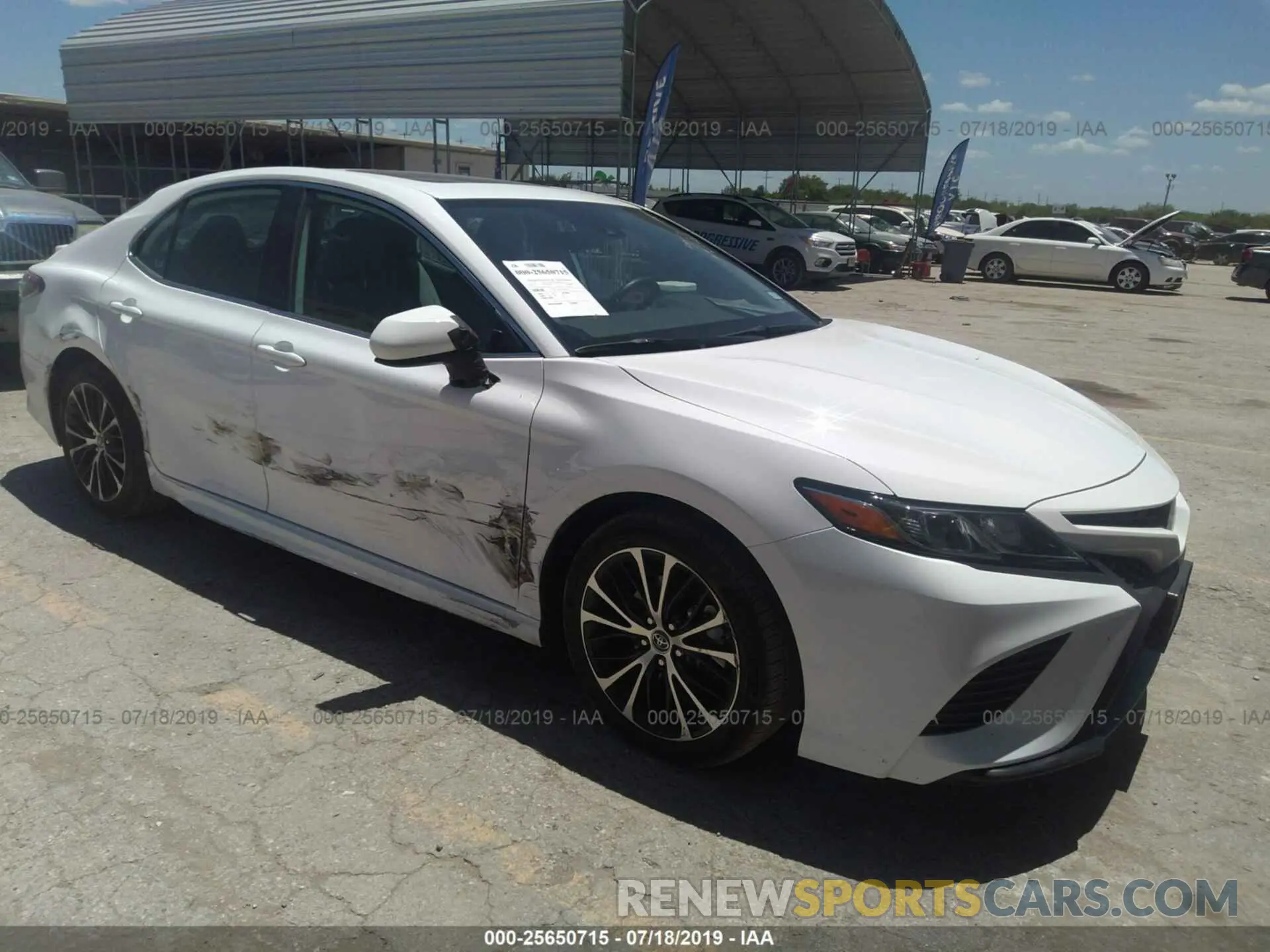 1 Photograph of a damaged car 4T1B11HKXKU734587 TOYOTA CAMRY 2019