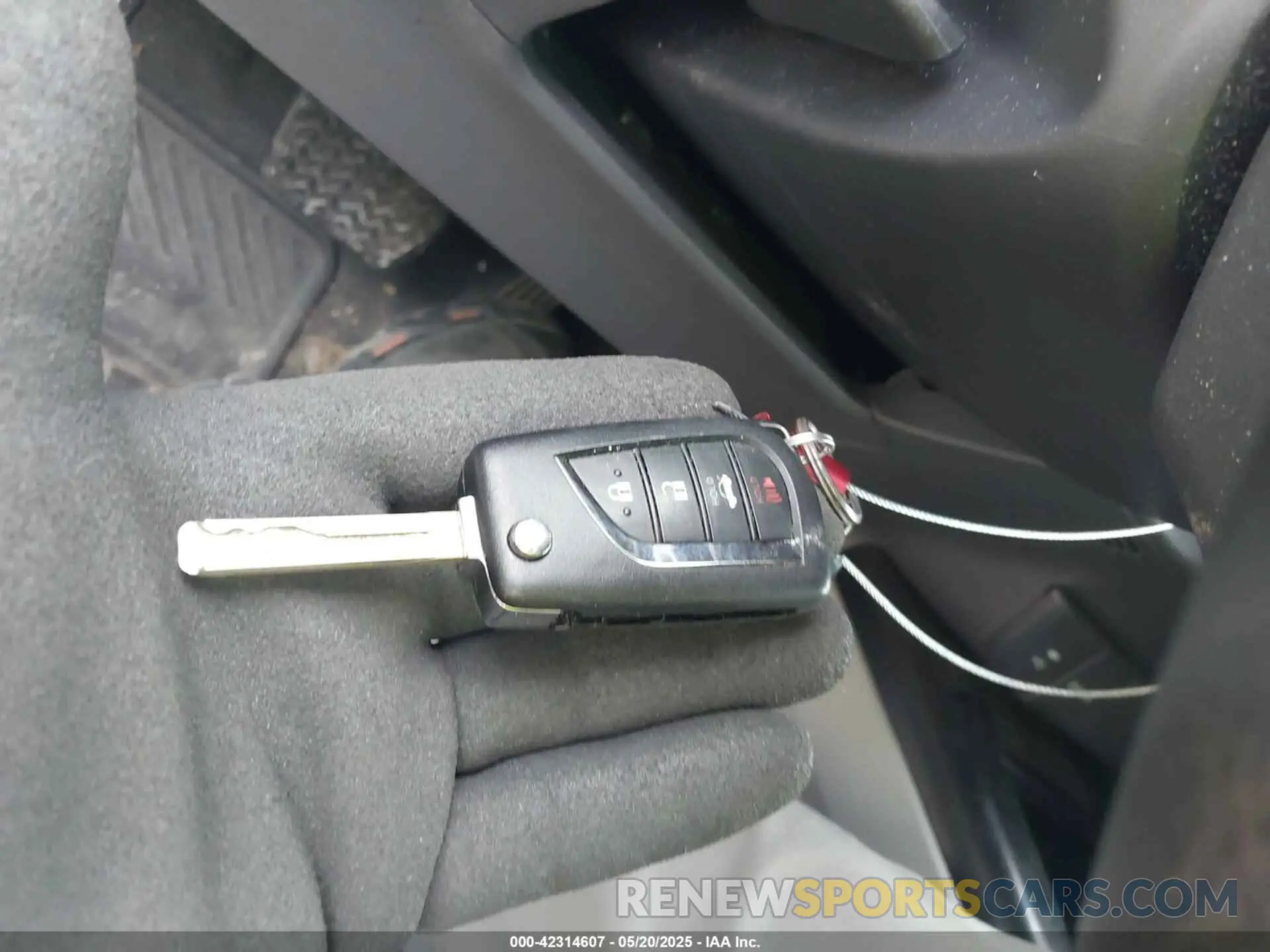 11 Photograph of a damaged car 4T1B11HKXKU746948 TOYOTA CAMRY 2019