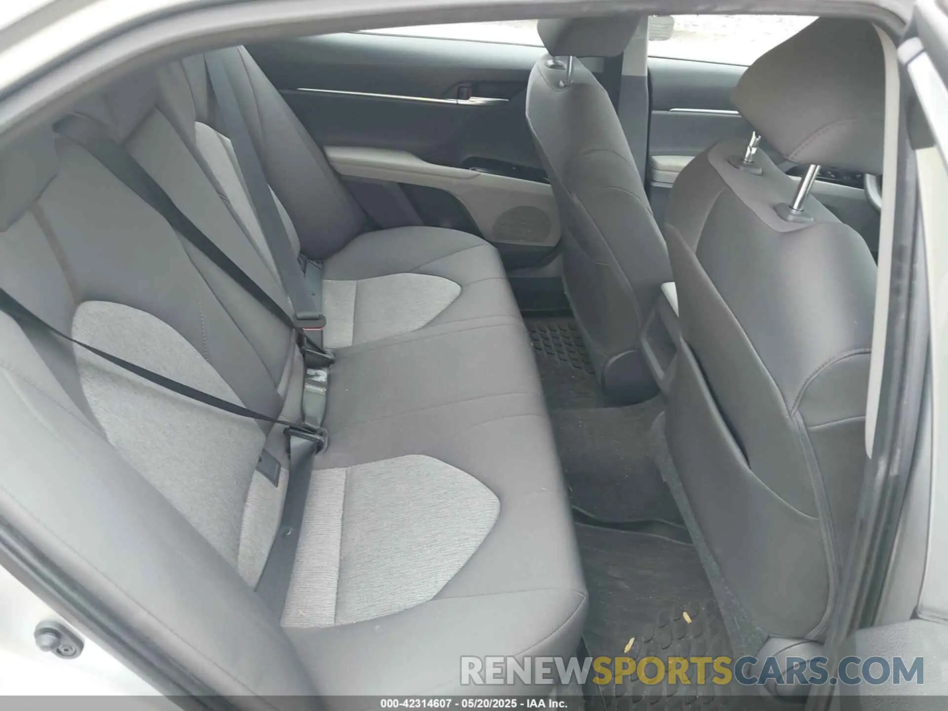 8 Photograph of a damaged car 4T1B11HKXKU746948 TOYOTA CAMRY 2019