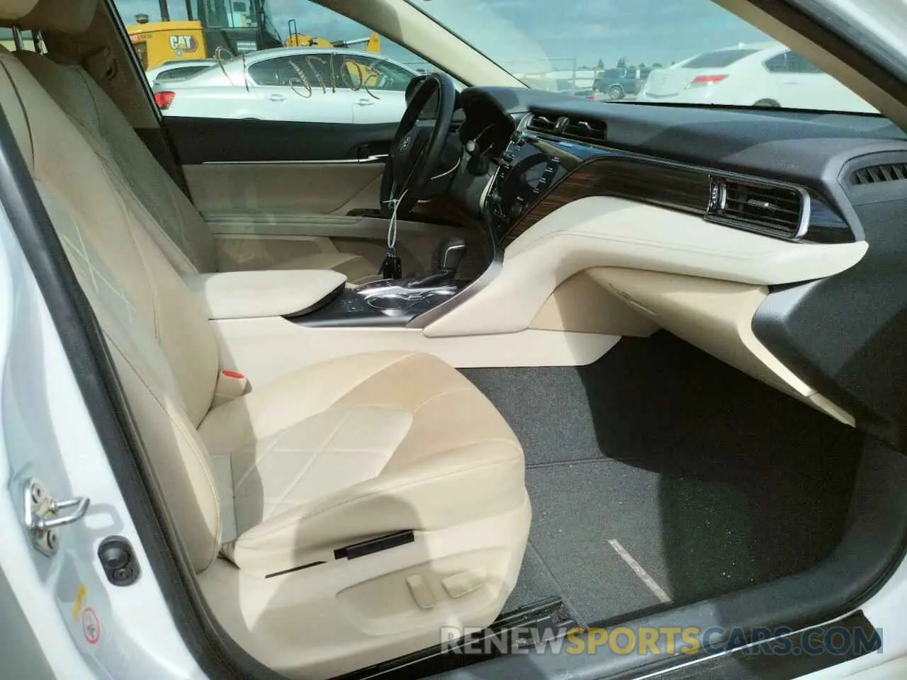 5 Photograph of a damaged car 4T1B11HKXKU748943 TOYOTA CAMRY 2019