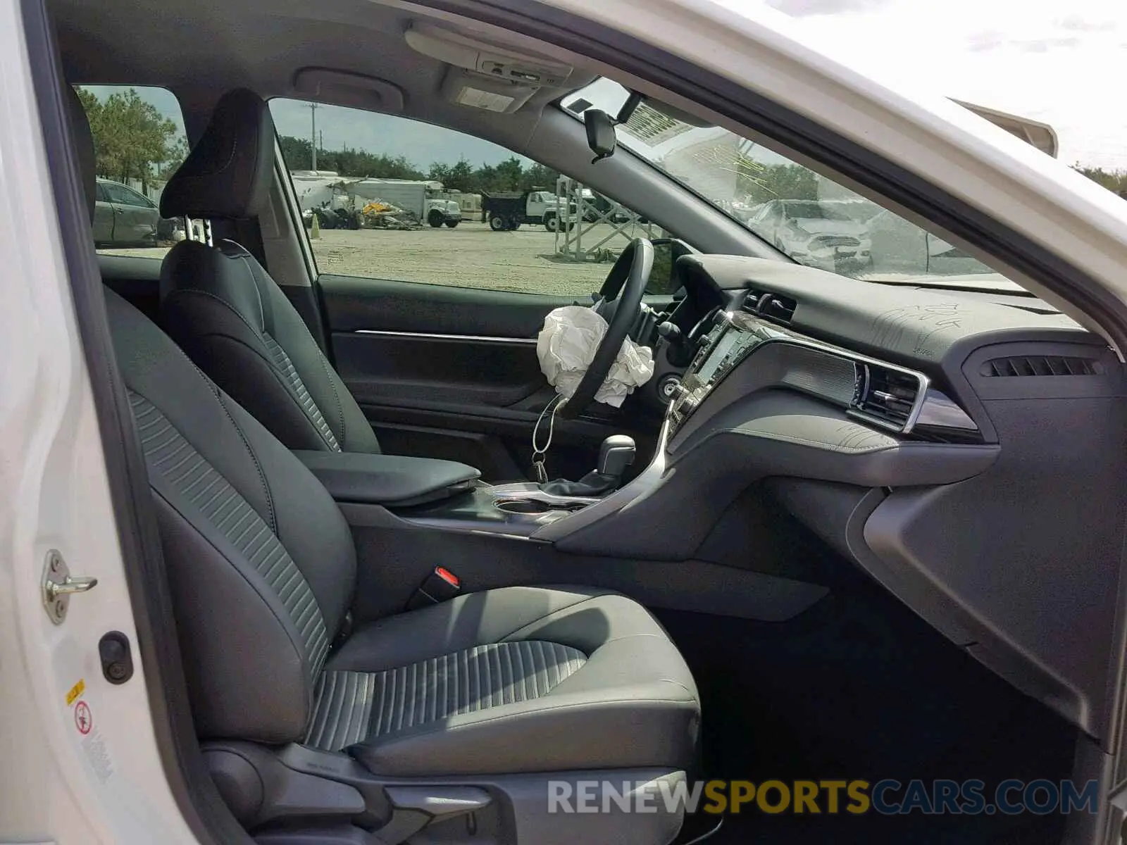 5 Photograph of a damaged car 4T1B11HKXKU750160 TOYOTA CAMRY 2019