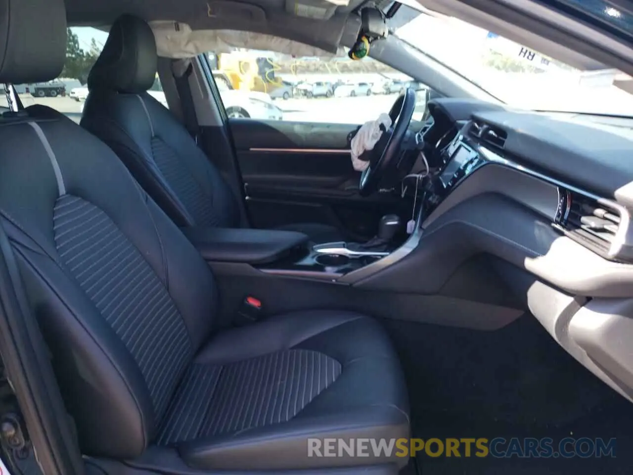 5 Photograph of a damaged car 4T1B11HKXKU750689 TOYOTA CAMRY 2019