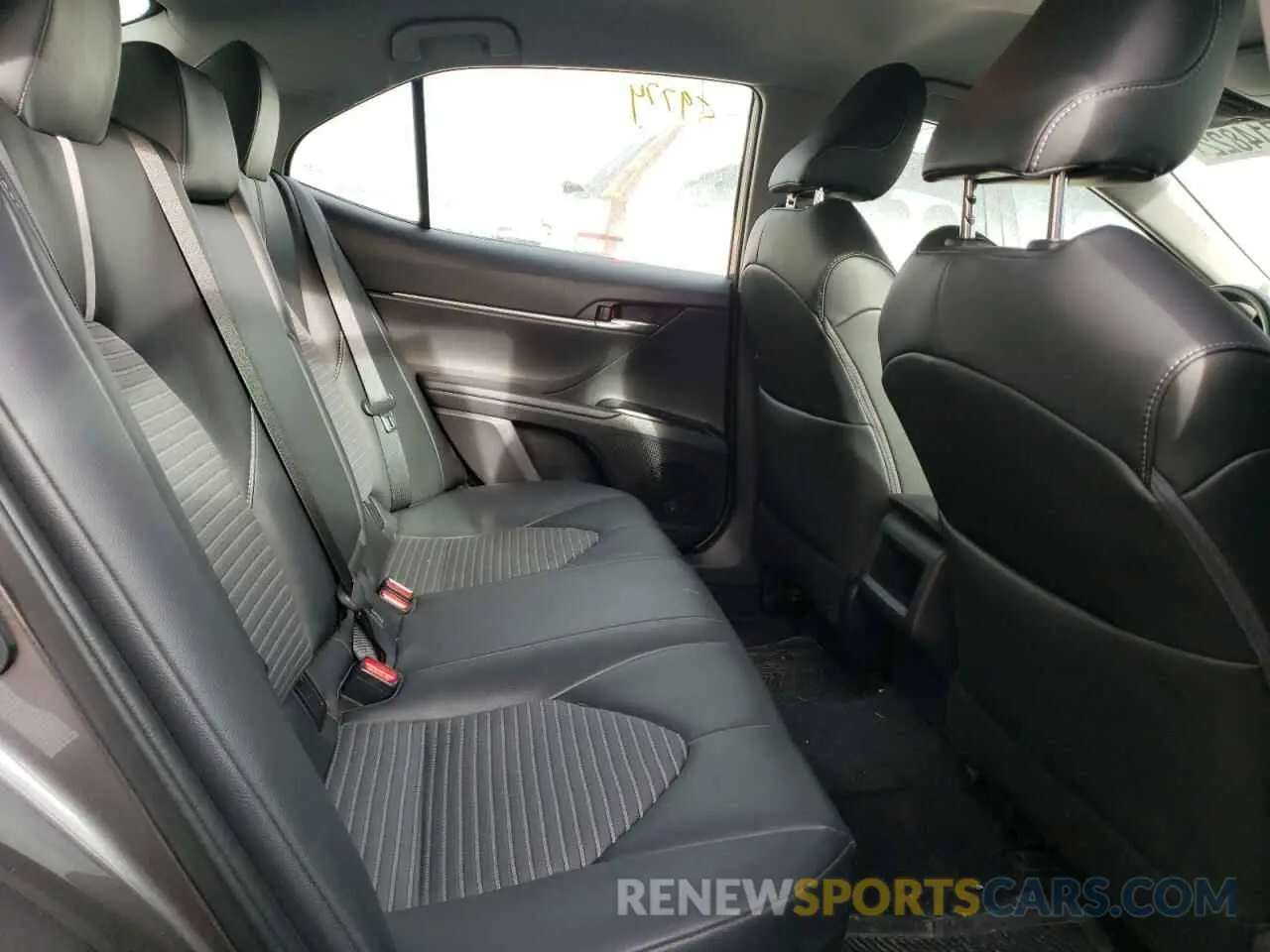 6 Photograph of a damaged car 4T1B11HKXKU752569 TOYOTA CAMRY 2019