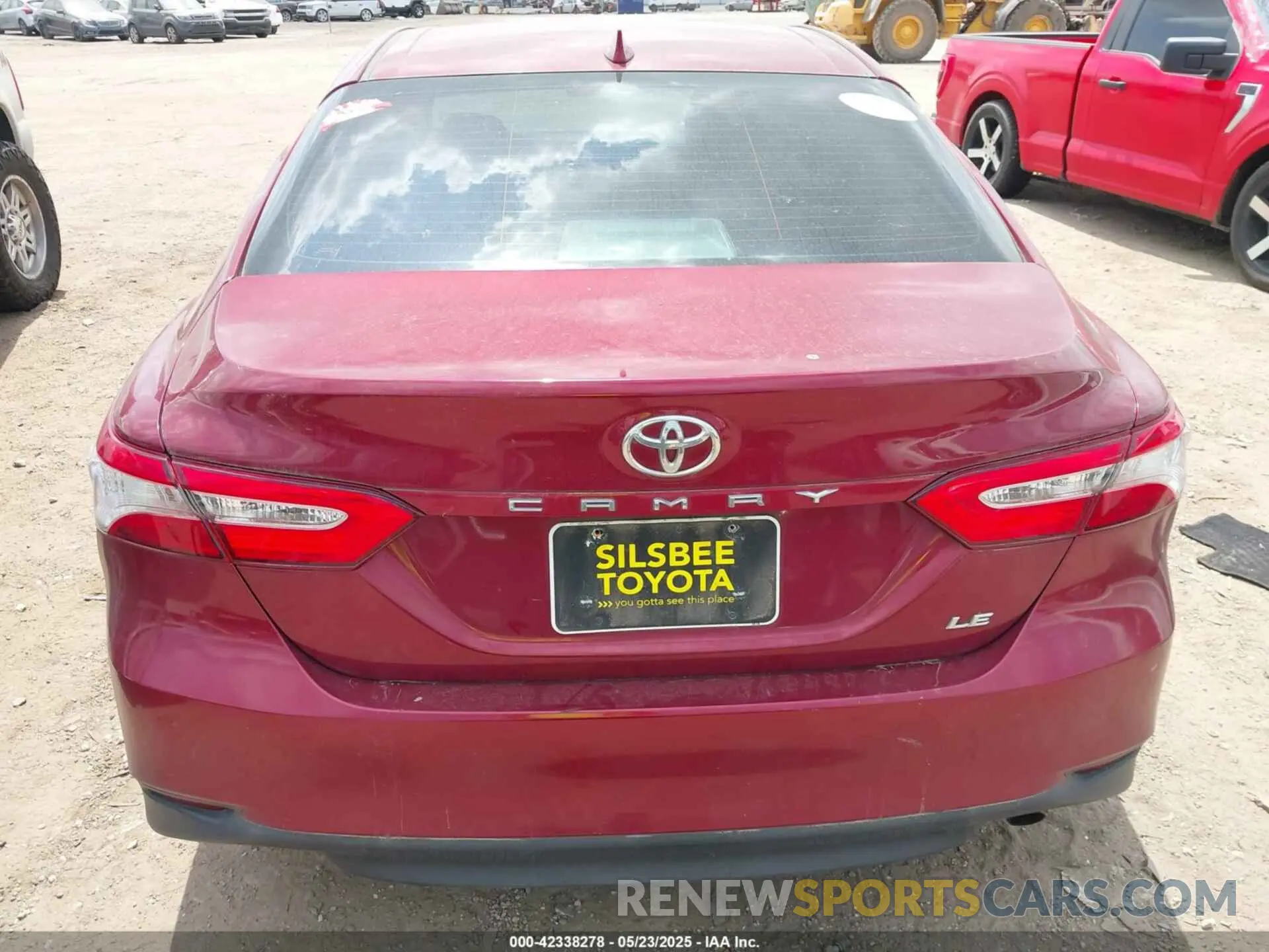 16 Photograph of a damaged car 4T1B11HKXKU764527 TOYOTA CAMRY 2019