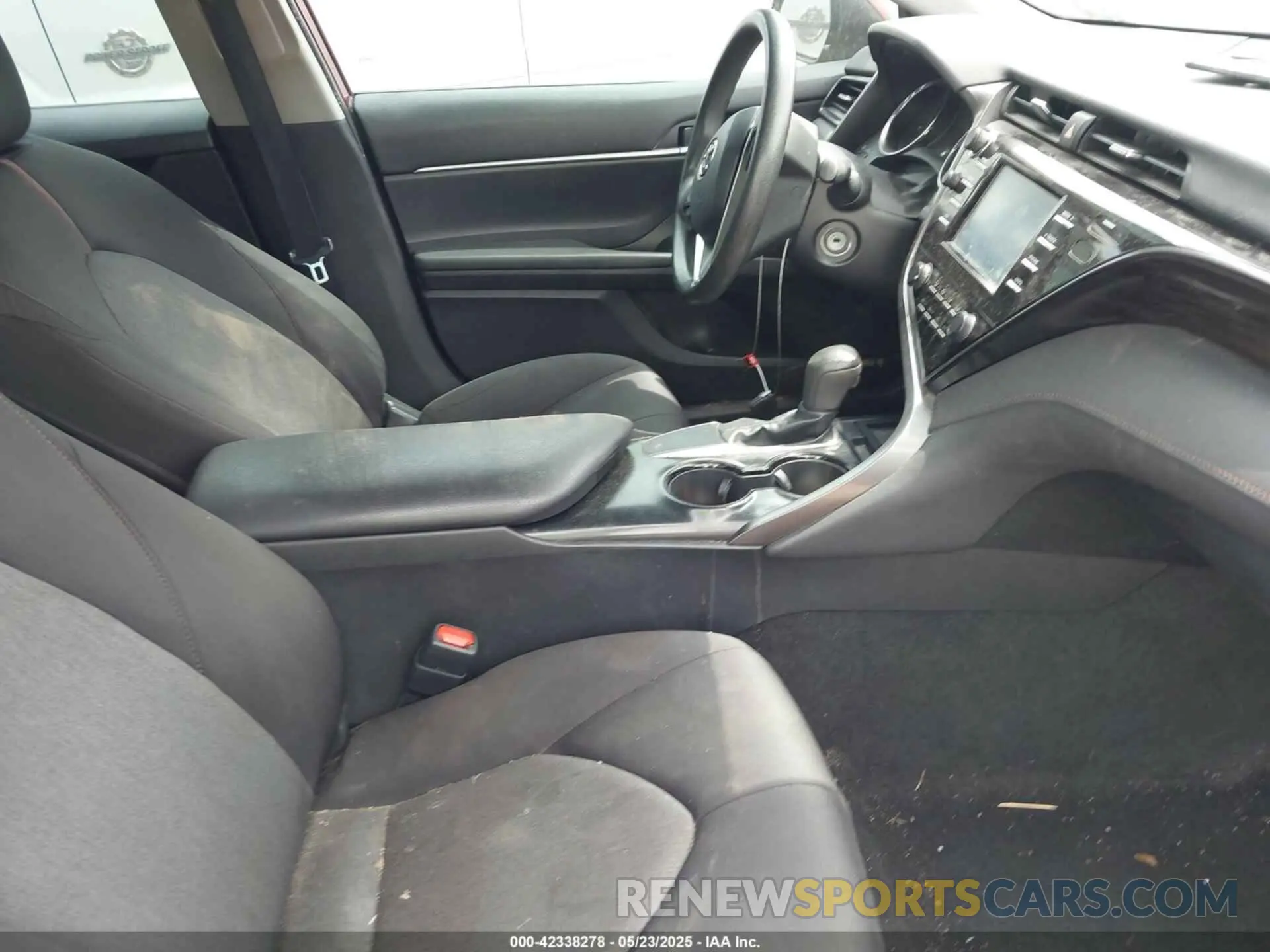 5 Photograph of a damaged car 4T1B11HKXKU764527 TOYOTA CAMRY 2019