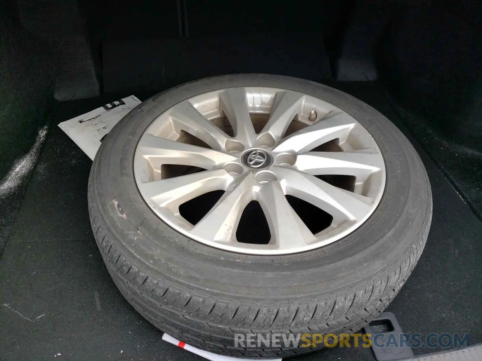 9 Photograph of a damaged car 4T1B11HKXKU765242 TOYOTA CAMRY 2019