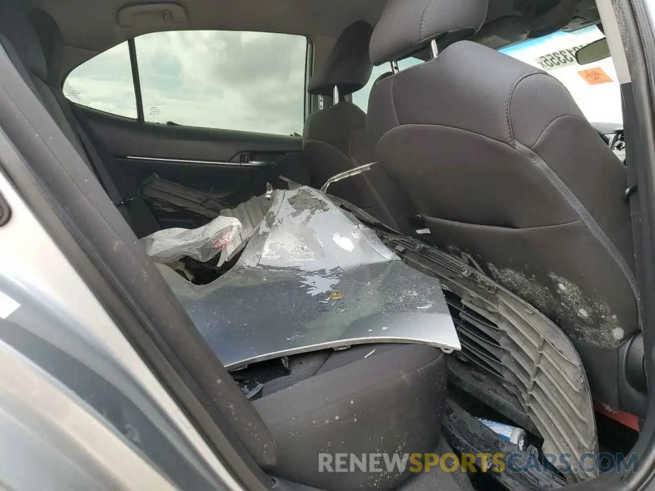 10 Photograph of a damaged car 4T1B11HKXKU769825 TOYOTA CAMRY 2019