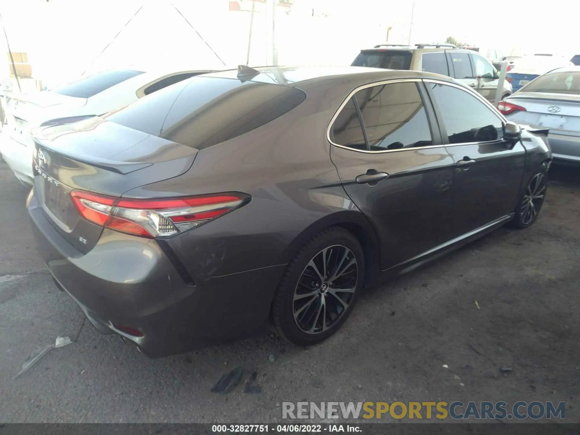 4 Photograph of a damaged car 4T1B11HKXKU772742 TOYOTA CAMRY 2019