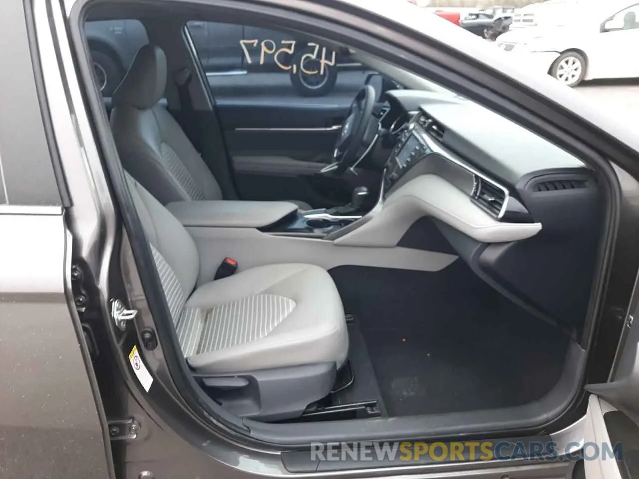 5 Photograph of a damaged car 4T1B11HKXKU776399 TOYOTA CAMRY 2019