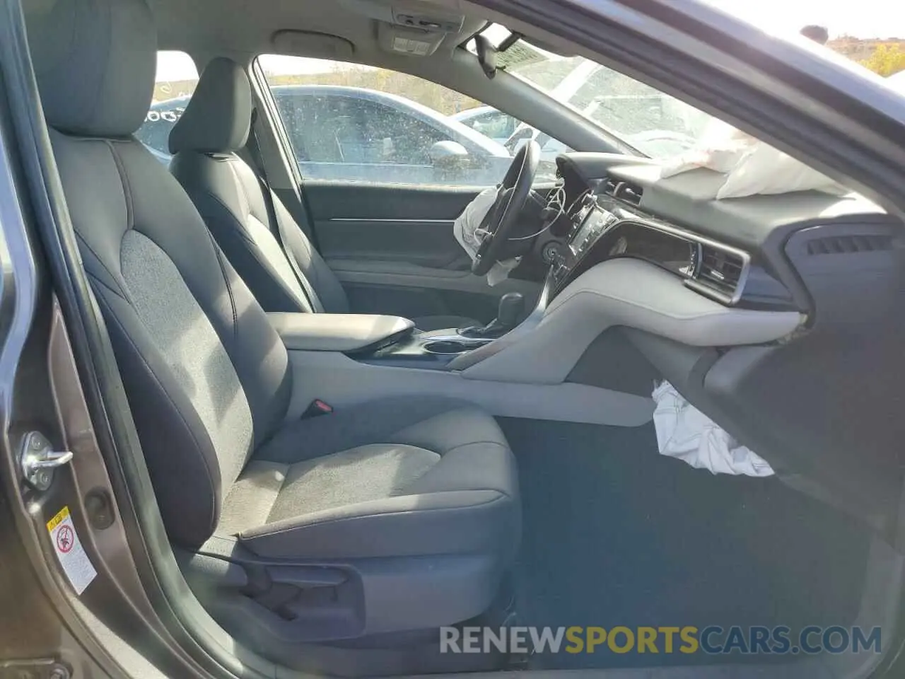 5 Photograph of a damaged car 4T1B11HKXKU779187 TOYOTA CAMRY 2019
