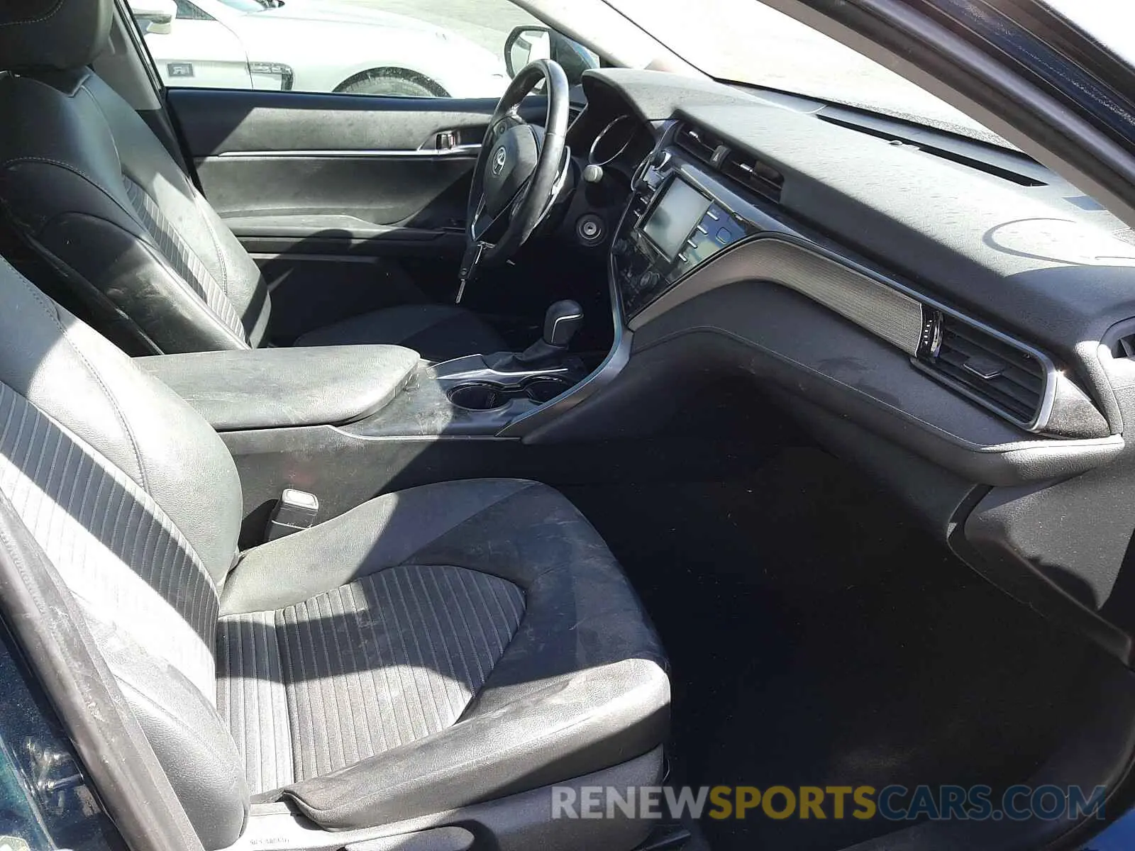 5 Photograph of a damaged car 4T1B11HKXKU789735 TOYOTA CAMRY 2019