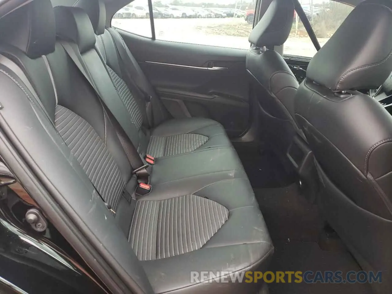 6 Photograph of a damaged car 4T1B11HKXKU806811 TOYOTA CAMRY 2019