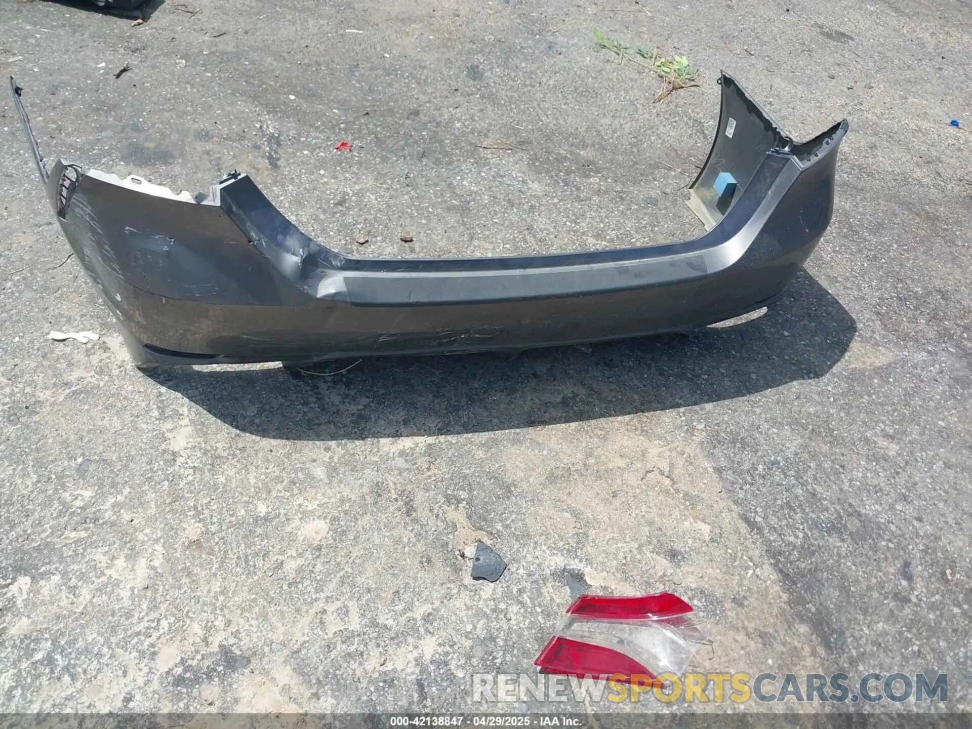 12 Photograph of a damaged car 4T1B11HKXKU825259 TOYOTA CAMRY 2019