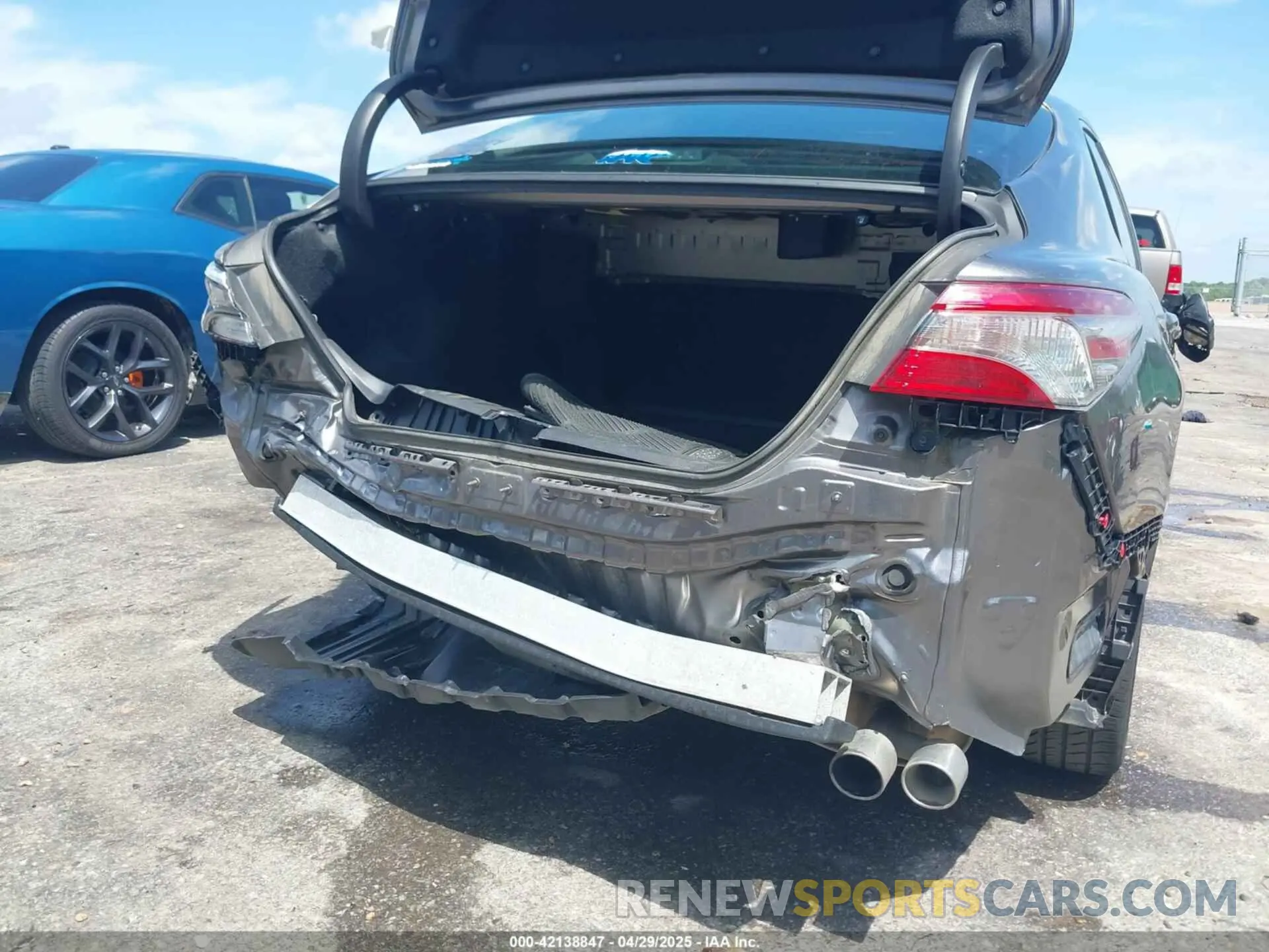 6 Photograph of a damaged car 4T1B11HKXKU825259 TOYOTA CAMRY 2019