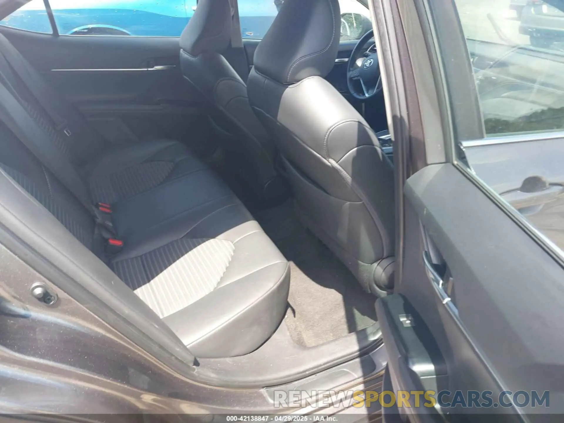 8 Photograph of a damaged car 4T1B11HKXKU825259 TOYOTA CAMRY 2019