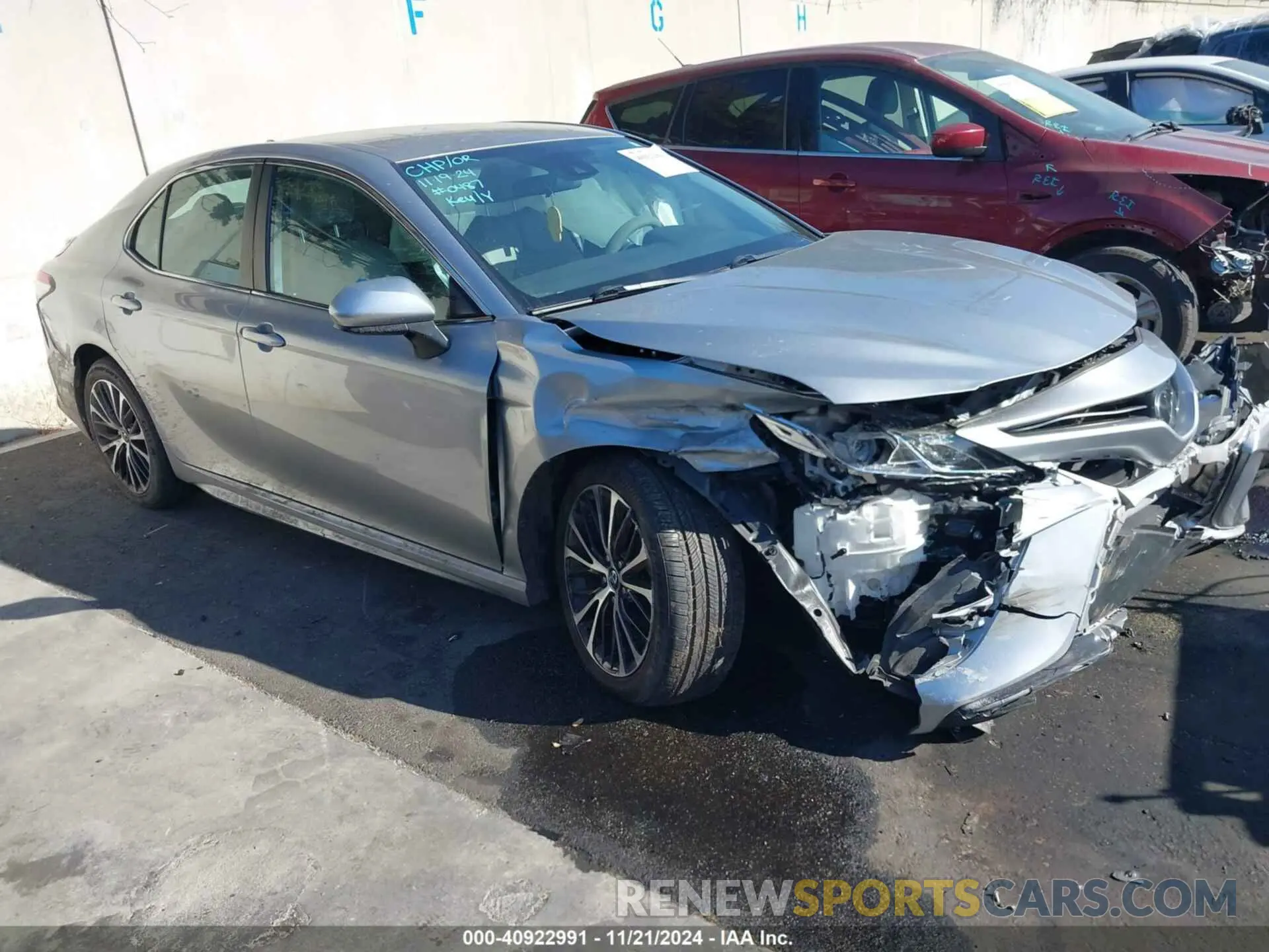 1 Photograph of a damaged car 4T1B11HKXKU840487 TOYOTA CAMRY 2019