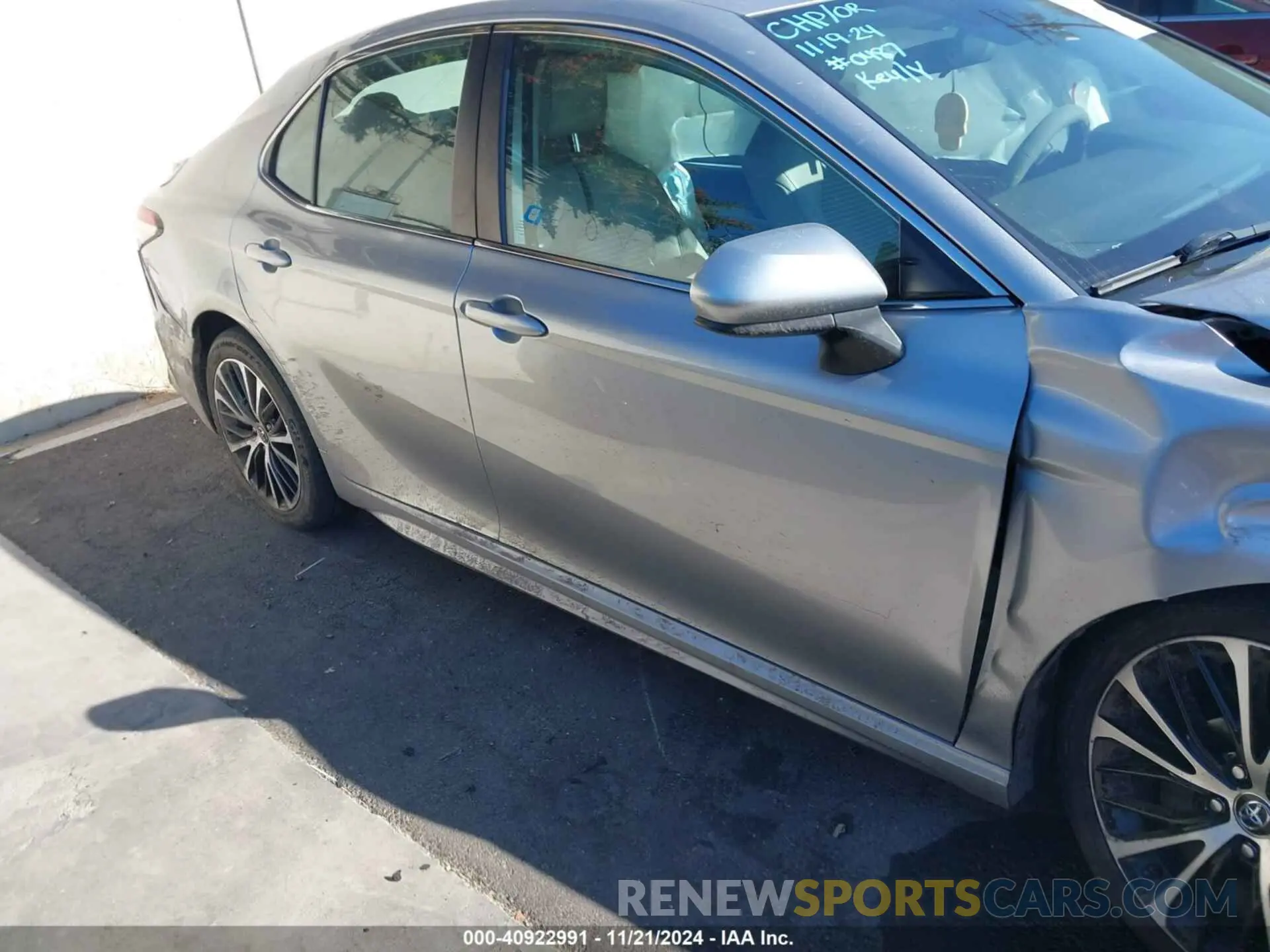 13 Photograph of a damaged car 4T1B11HKXKU840487 TOYOTA CAMRY 2019