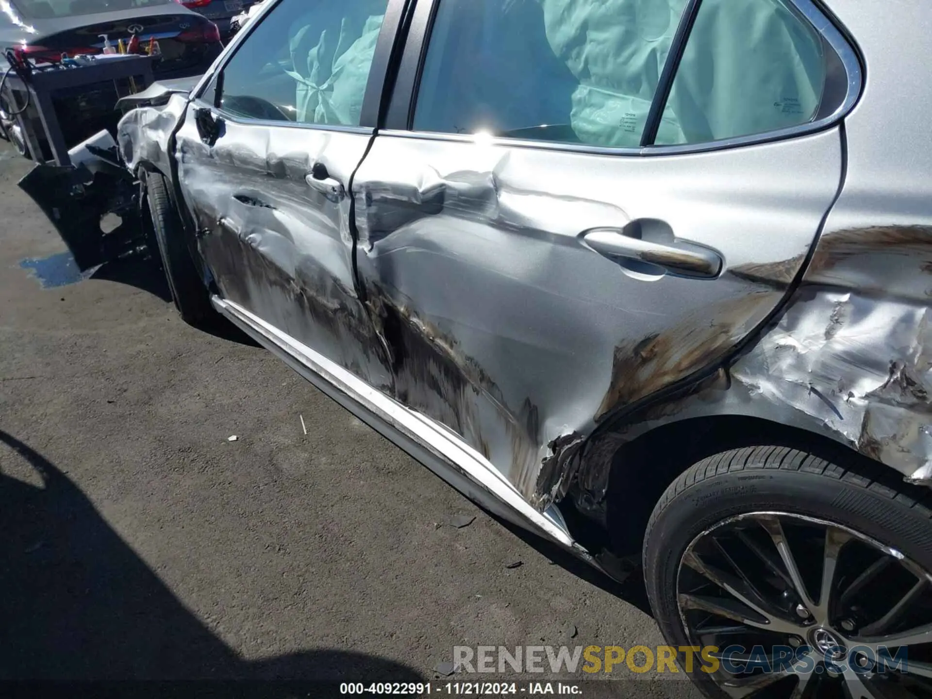 14 Photograph of a damaged car 4T1B11HKXKU840487 TOYOTA CAMRY 2019