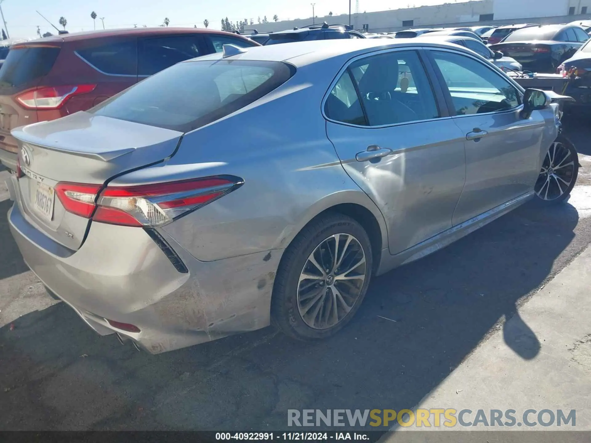 4 Photograph of a damaged car 4T1B11HKXKU840487 TOYOTA CAMRY 2019