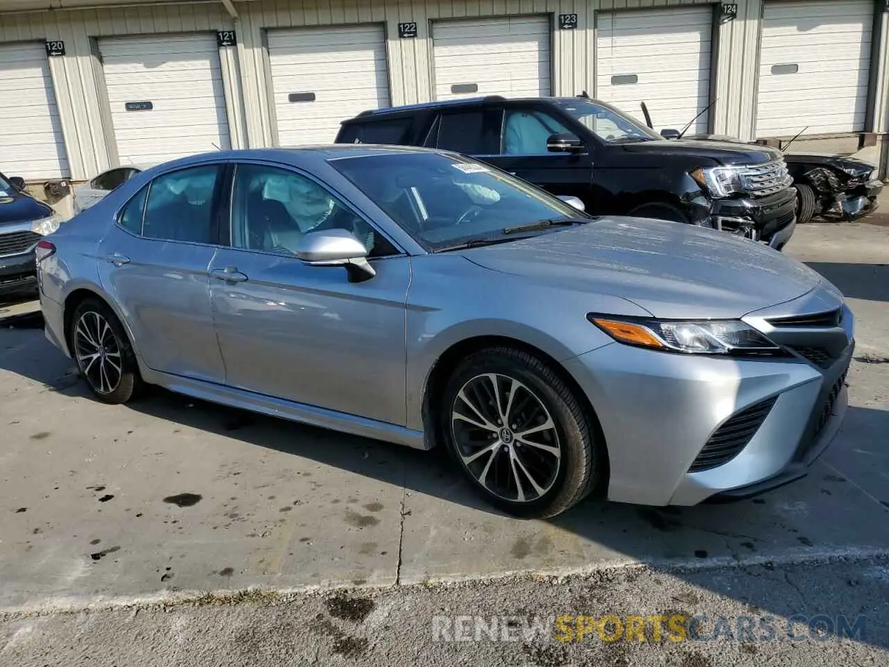 4 Photograph of a damaged car 4T1B11HKXKU841817 TOYOTA CAMRY 2019