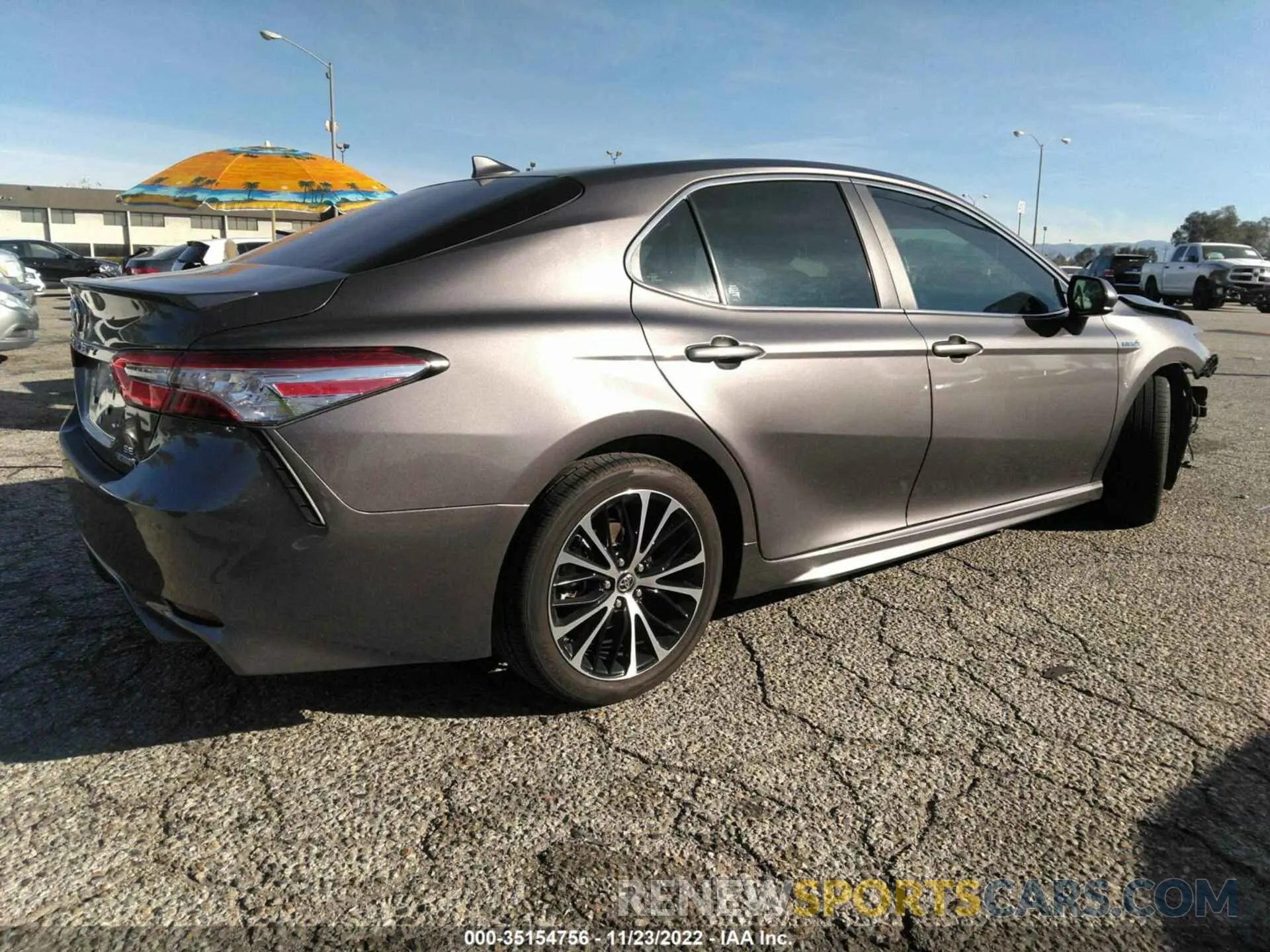 4 Photograph of a damaged car 4T1B21HK0KU010050 TOYOTA CAMRY 2019