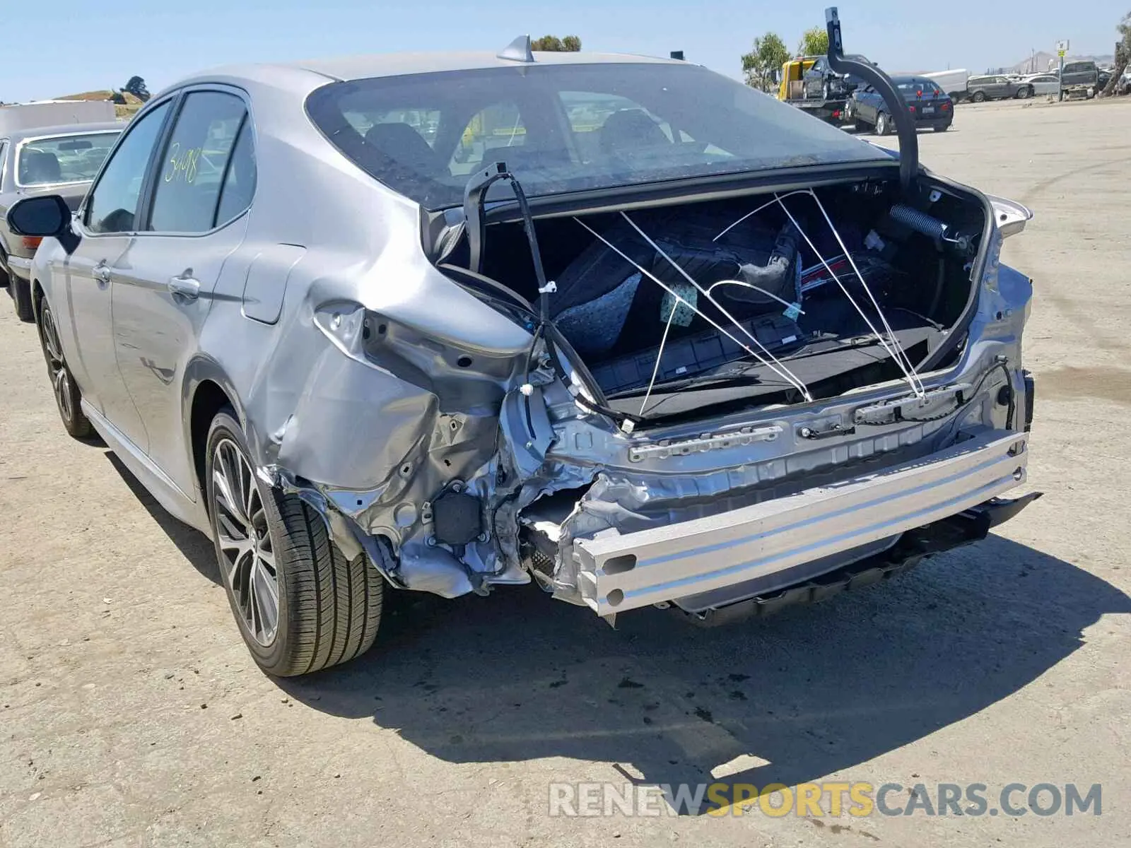 3 Photograph of a damaged car 4T1B21HK0KU516137 TOYOTA CAMRY 2019
