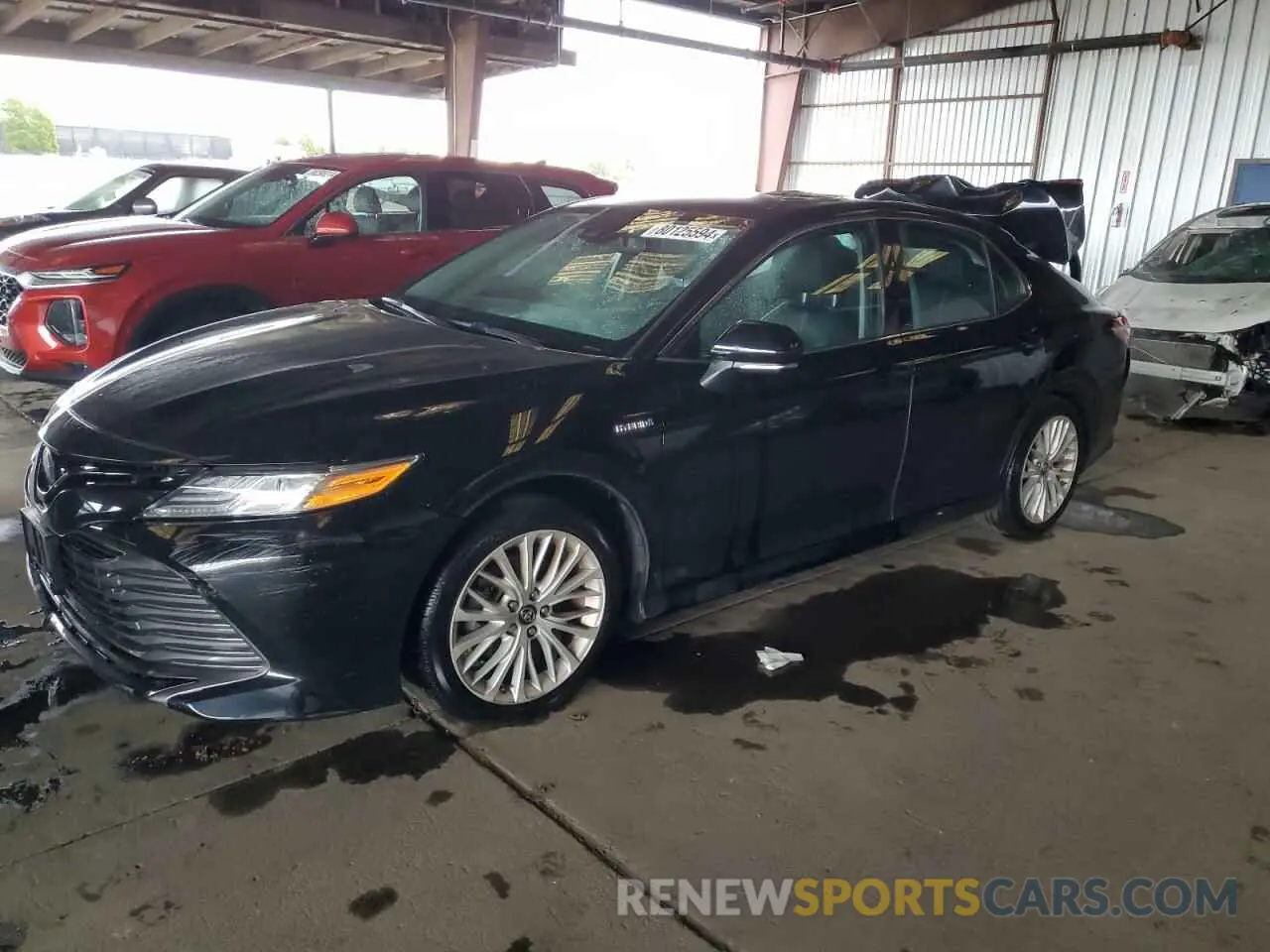 1 Фотография поврежденного автомобиля 4T1B21HK0KU518924 TOYOTA CAMRY 2019