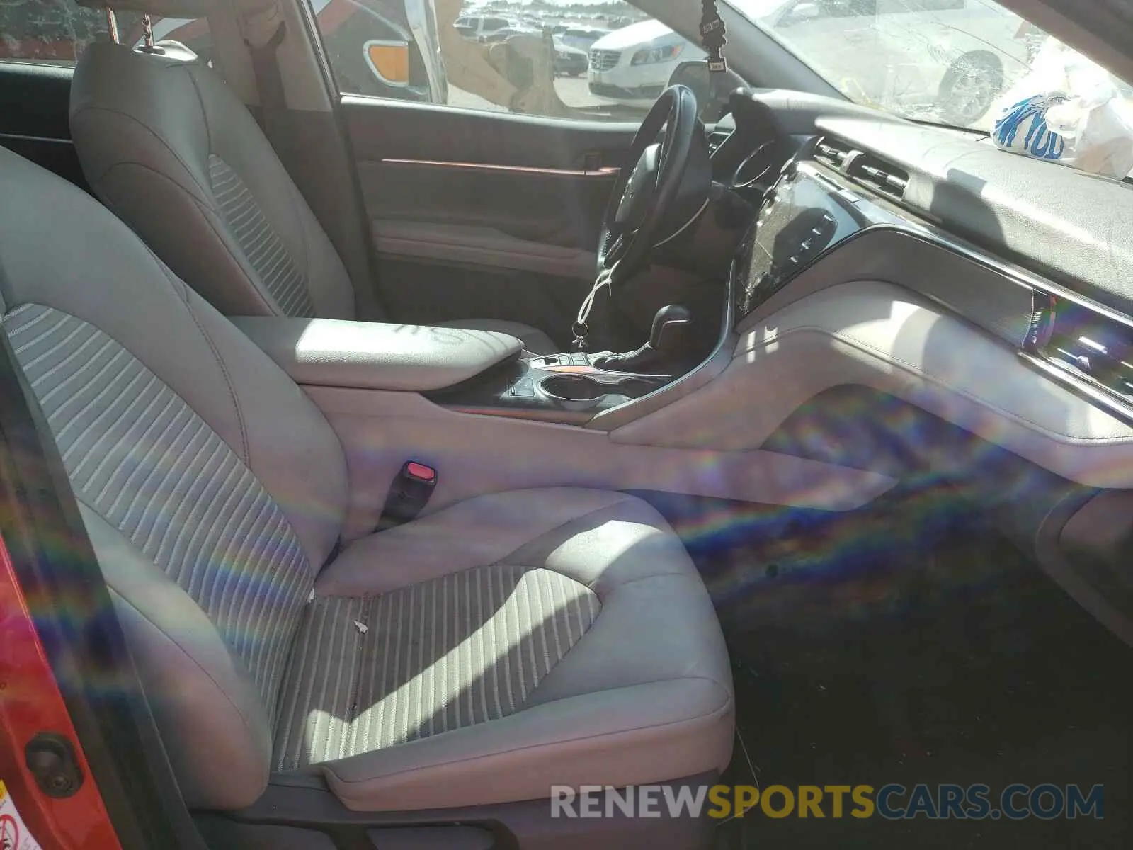 5 Photograph of a damaged car 4T1B21HK1KU011272 TOYOTA CAMRY 2019