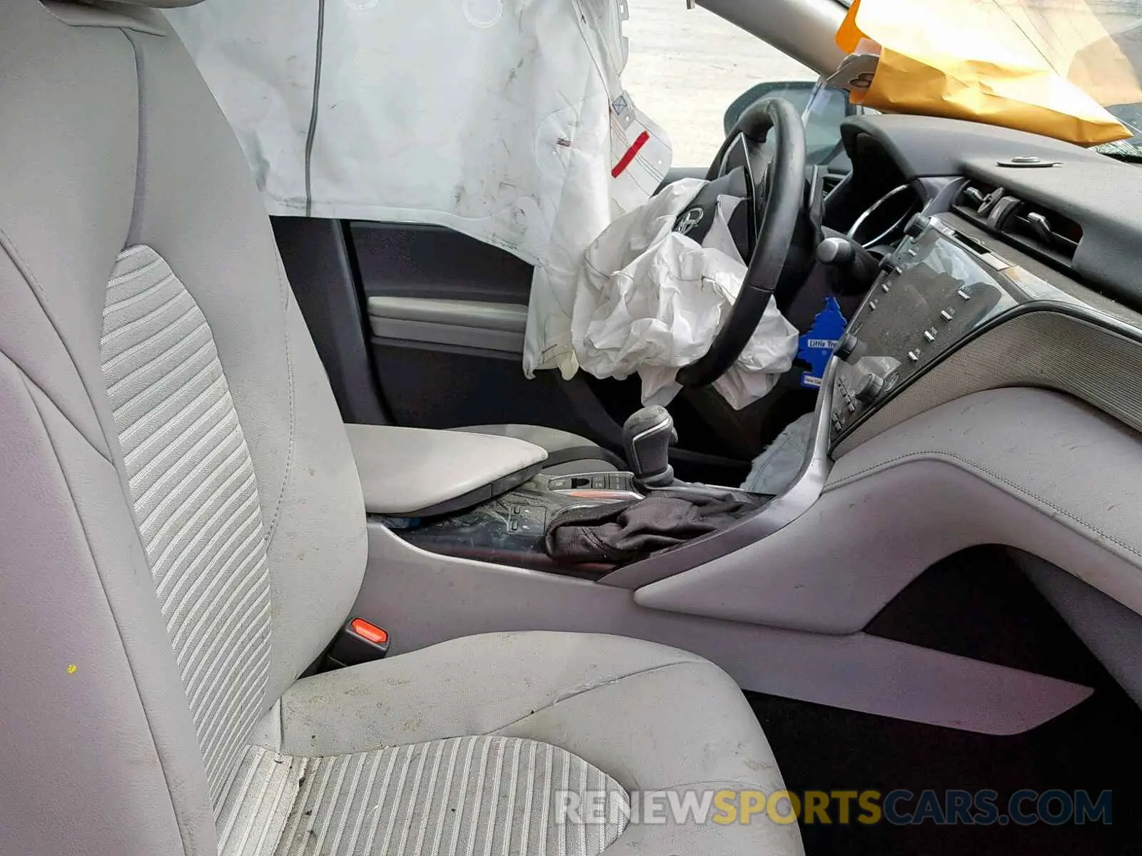 5 Photograph of a damaged car 4T1B21HK1KU512596 TOYOTA CAMRY 2019