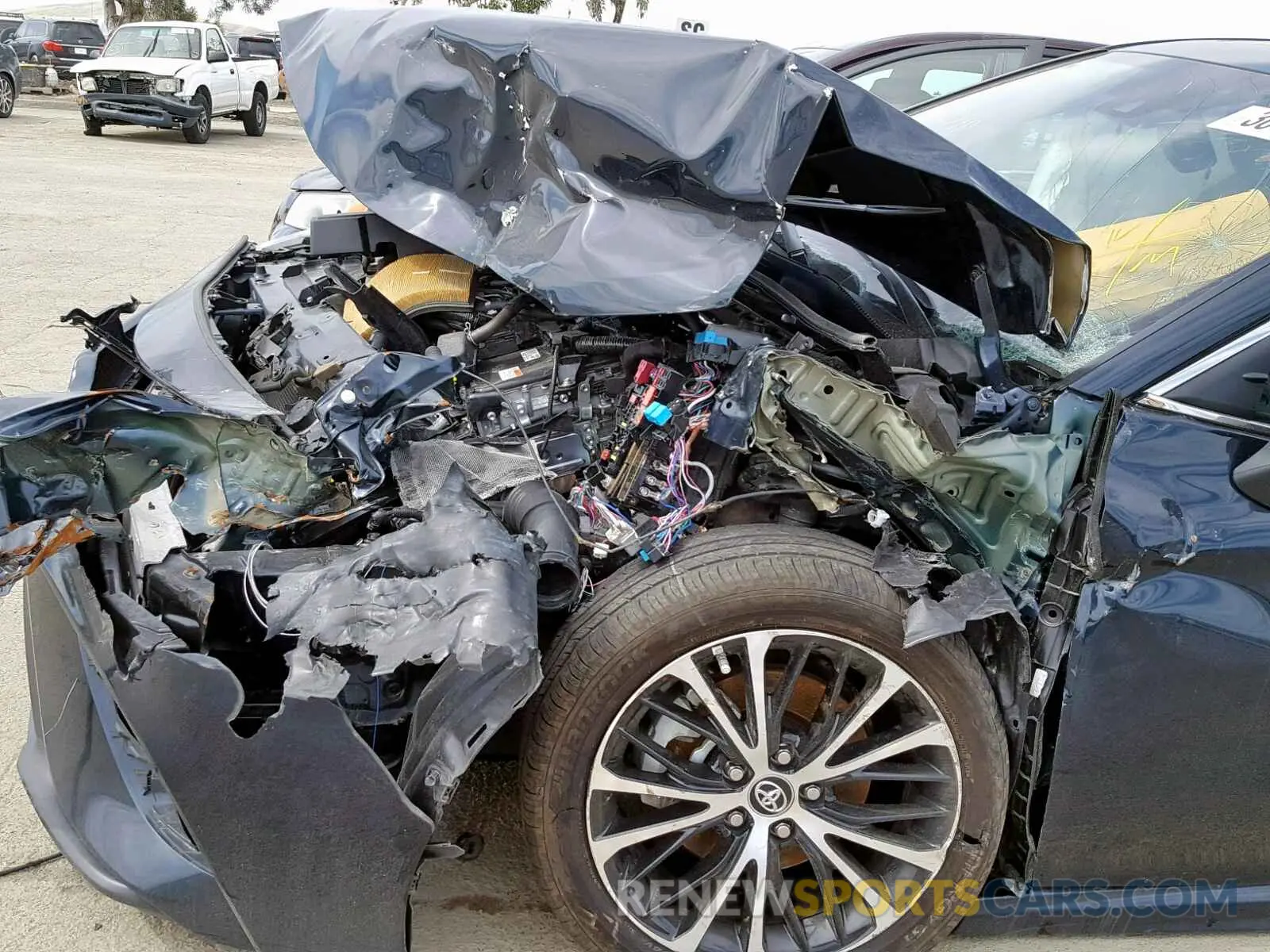 9 Photograph of a damaged car 4T1B21HK1KU512596 TOYOTA CAMRY 2019