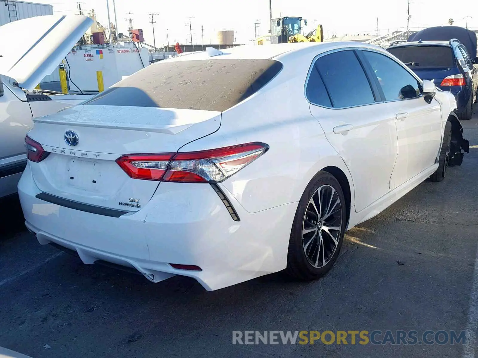 4 Photograph of a damaged car 4T1B21HK1KU514557 TOYOTA CAMRY 2019