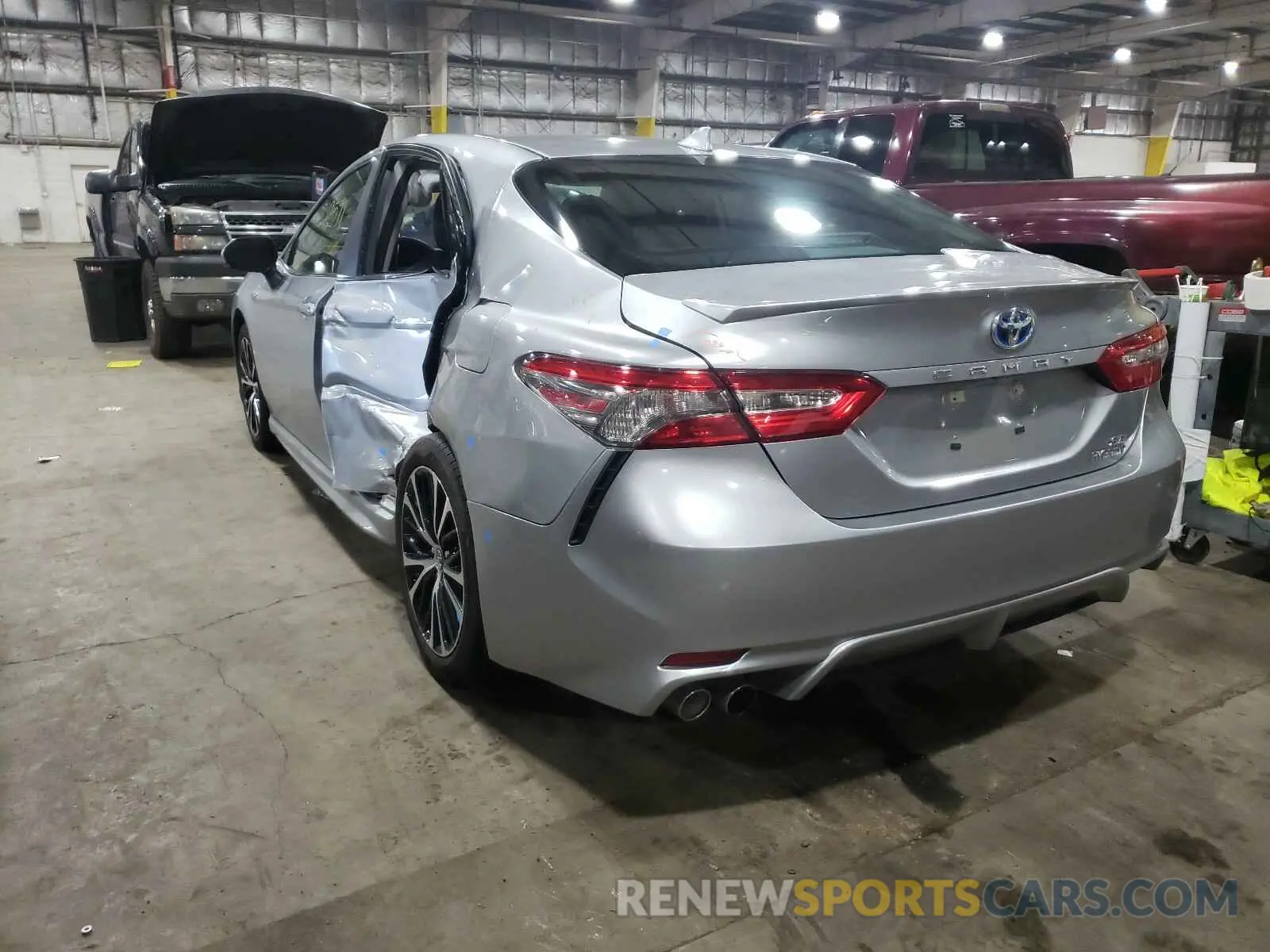 3 Photograph of a damaged car 4T1B21HK1KU518060 TOYOTA CAMRY 2019