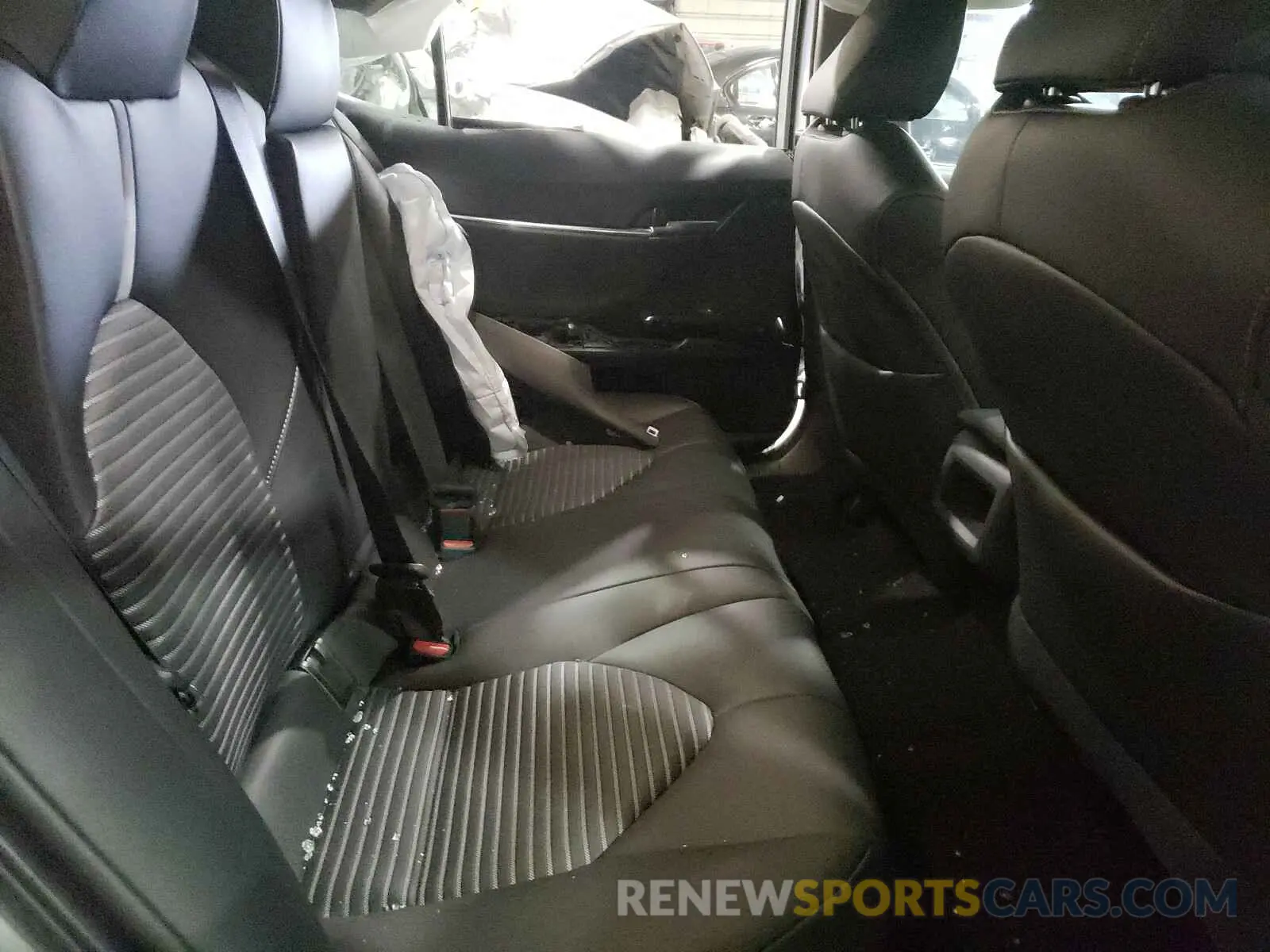 6 Photograph of a damaged car 4T1B21HK1KU518060 TOYOTA CAMRY 2019