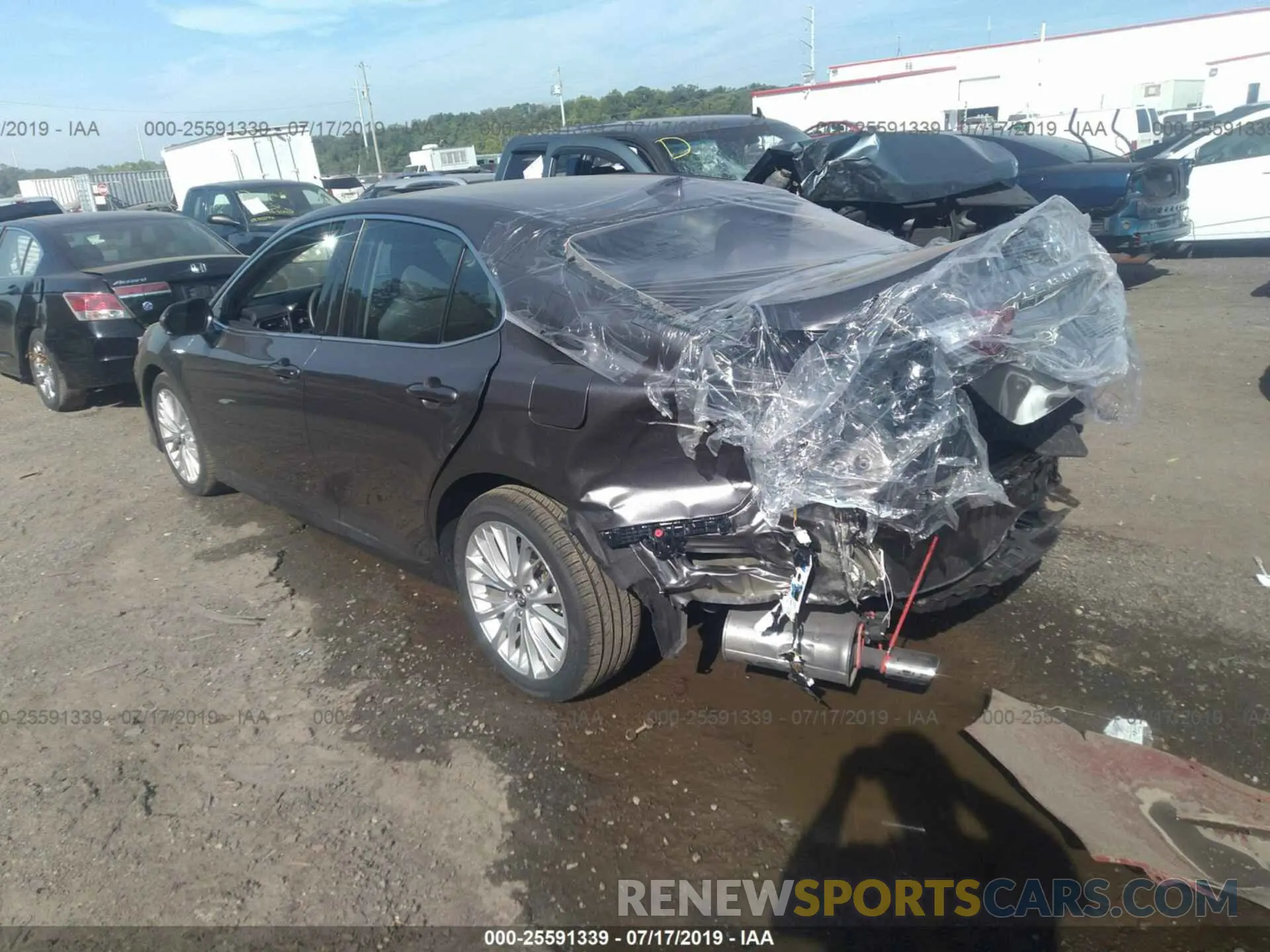 3 Photograph of a damaged car 4T1B21HK2KU513045 TOYOTA CAMRY 2019
