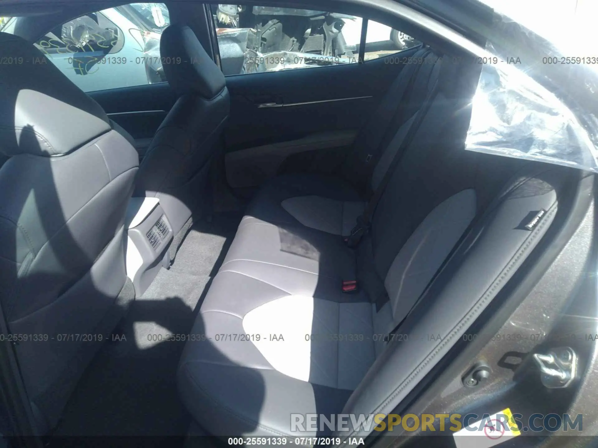 8 Photograph of a damaged car 4T1B21HK2KU513045 TOYOTA CAMRY 2019
