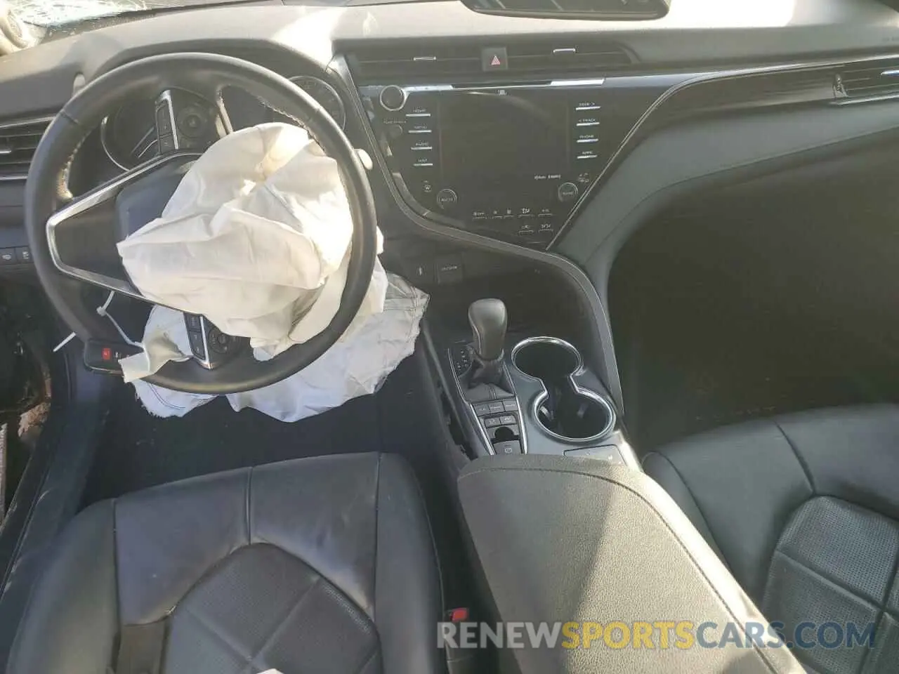 8 Photograph of a damaged car 4T1B21HK2KU519539 TOYOTA CAMRY 2019