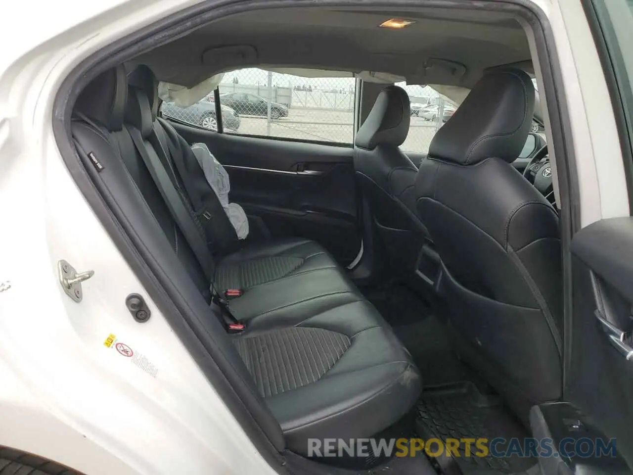 10 Фотография поврежденного автомобиля 4T1B21HK3KU011418 TOYOTA CAMRY 2019