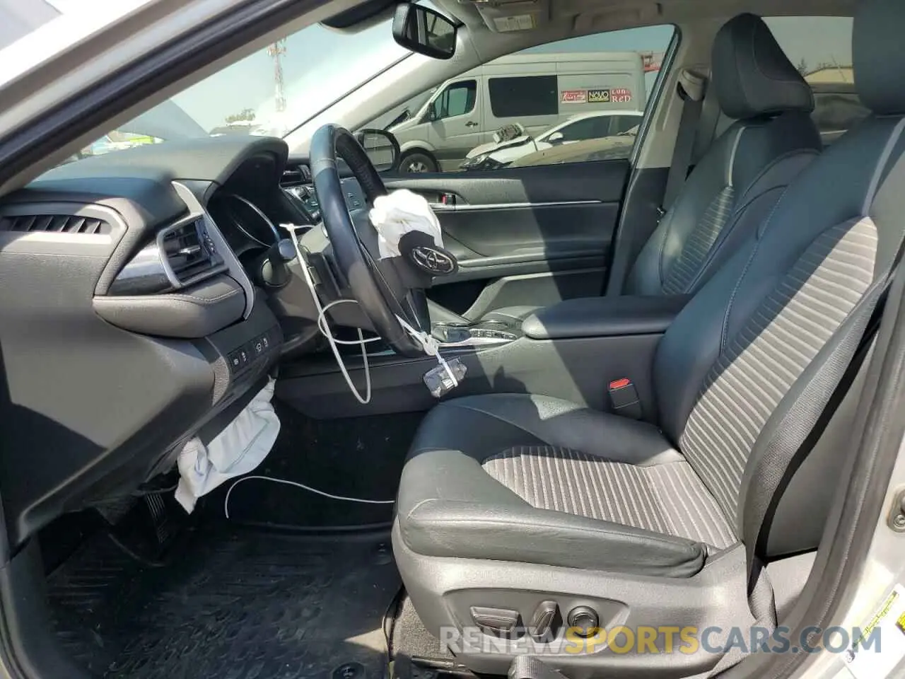 7 Photograph of a damaged car 4T1B21HK3KU011614 TOYOTA CAMRY 2019