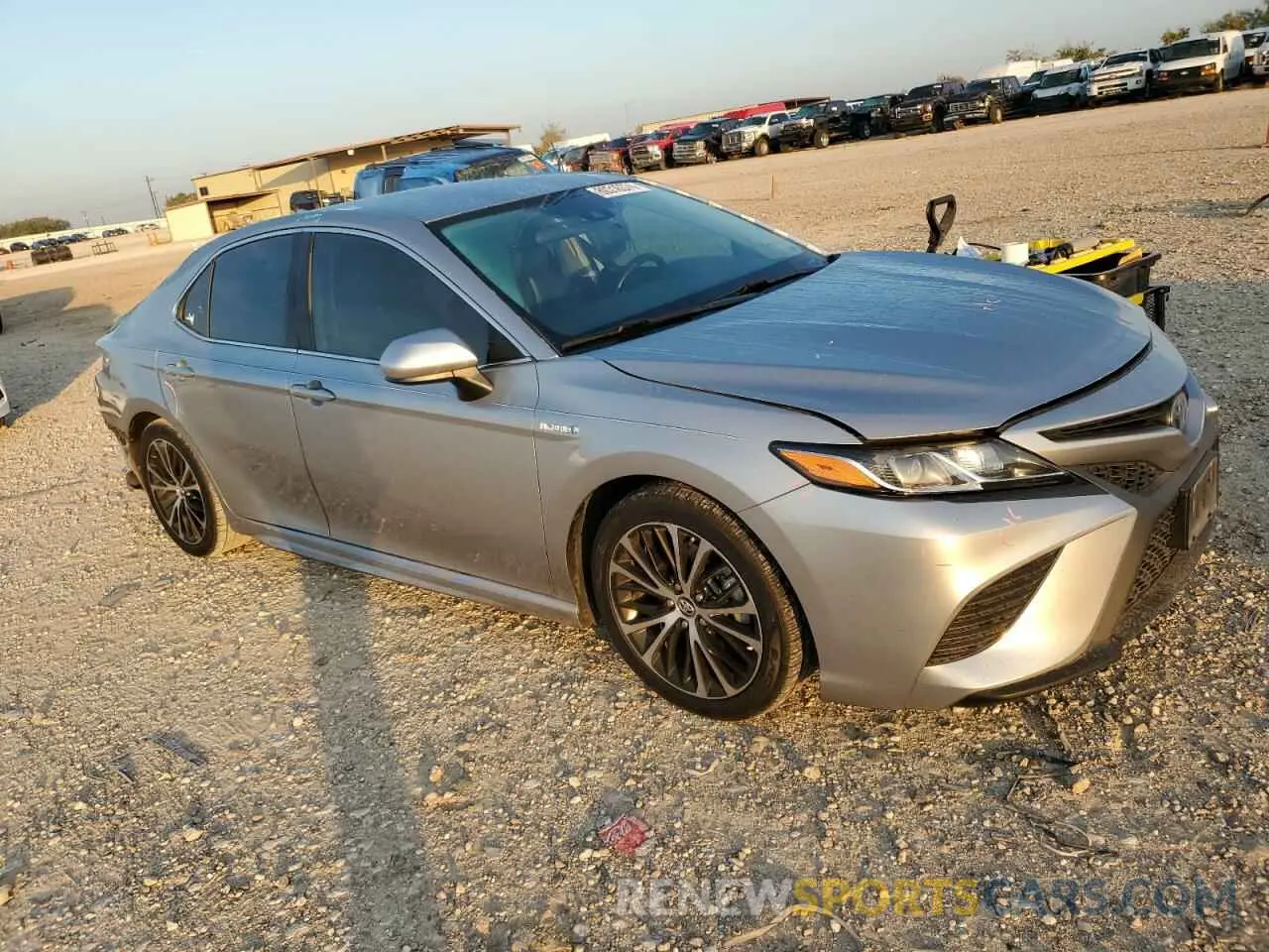 4 Photograph of a damaged car 4T1B21HK3KU516987 TOYOTA CAMRY 2019