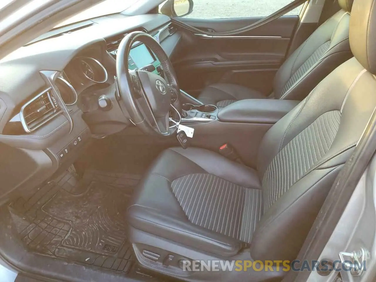 7 Photograph of a damaged car 4T1B21HK3KU516987 TOYOTA CAMRY 2019