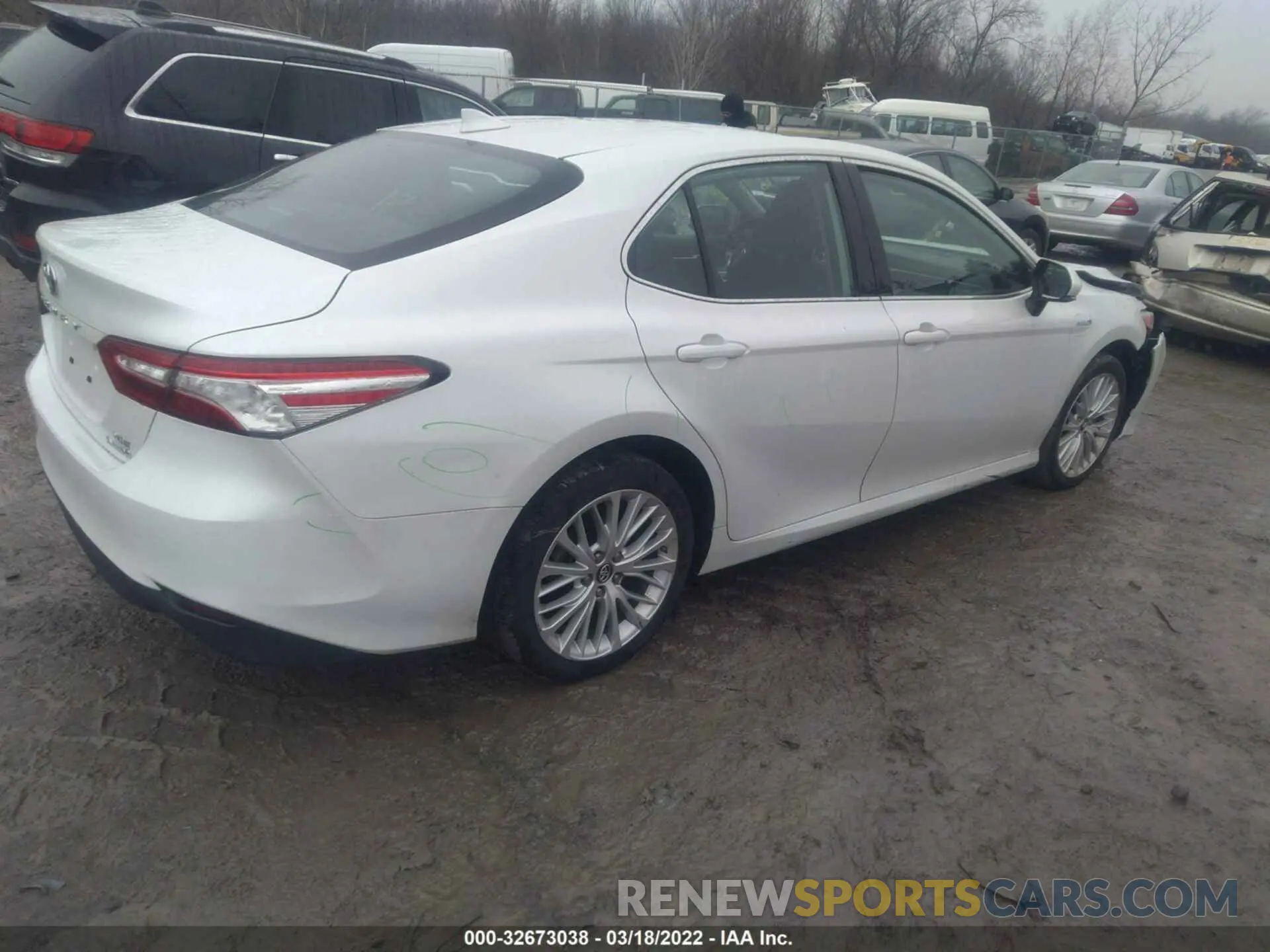4 Photograph of a damaged car 4T1B21HK3KU518318 TOYOTA CAMRY 2019
