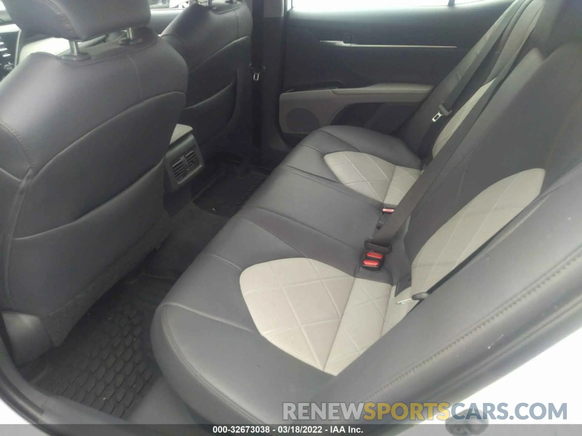 8 Photograph of a damaged car 4T1B21HK3KU518318 TOYOTA CAMRY 2019
