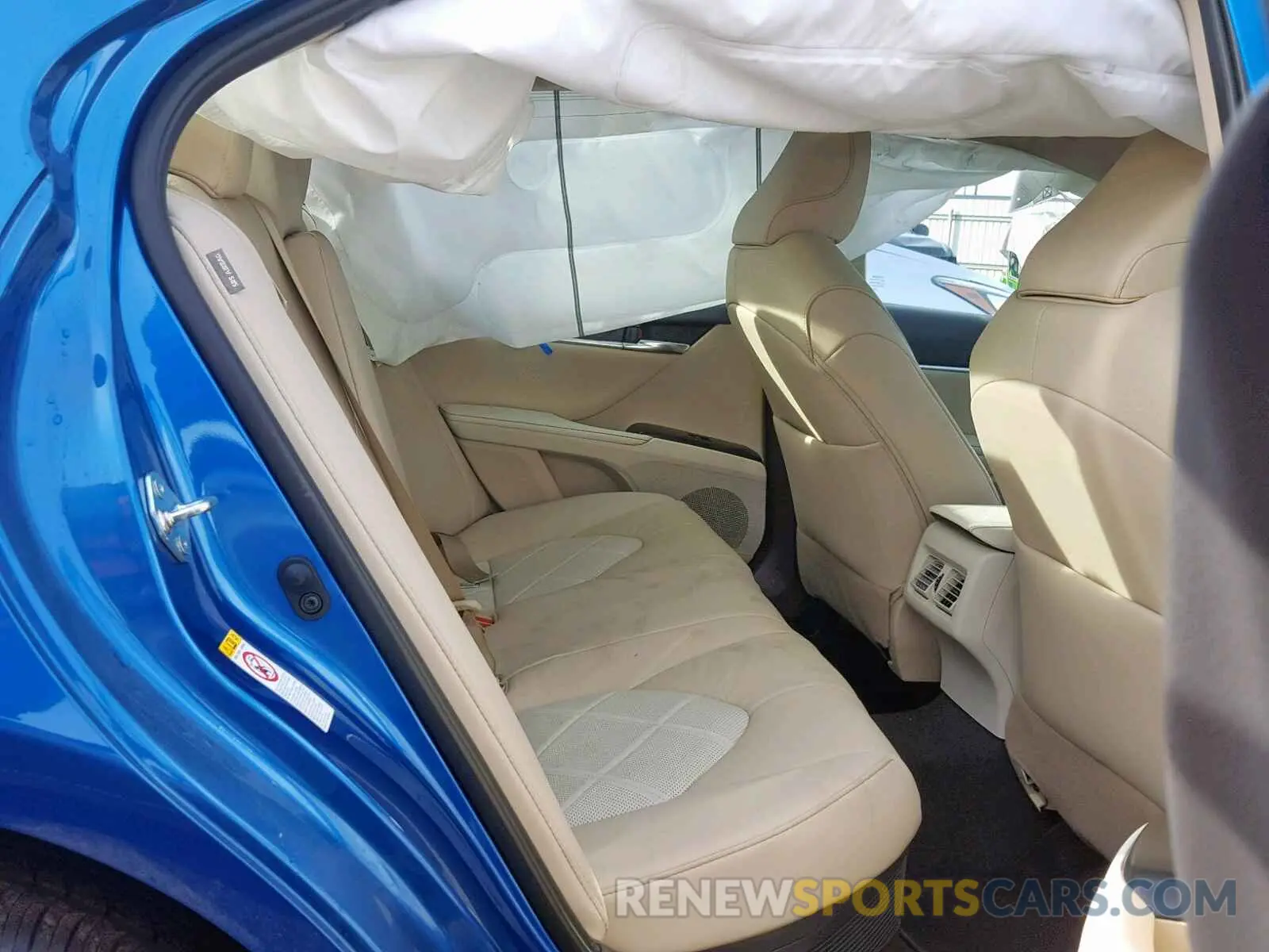 6 Photograph of a damaged car 4T1B21HK4KU011069 TOYOTA CAMRY 2019
