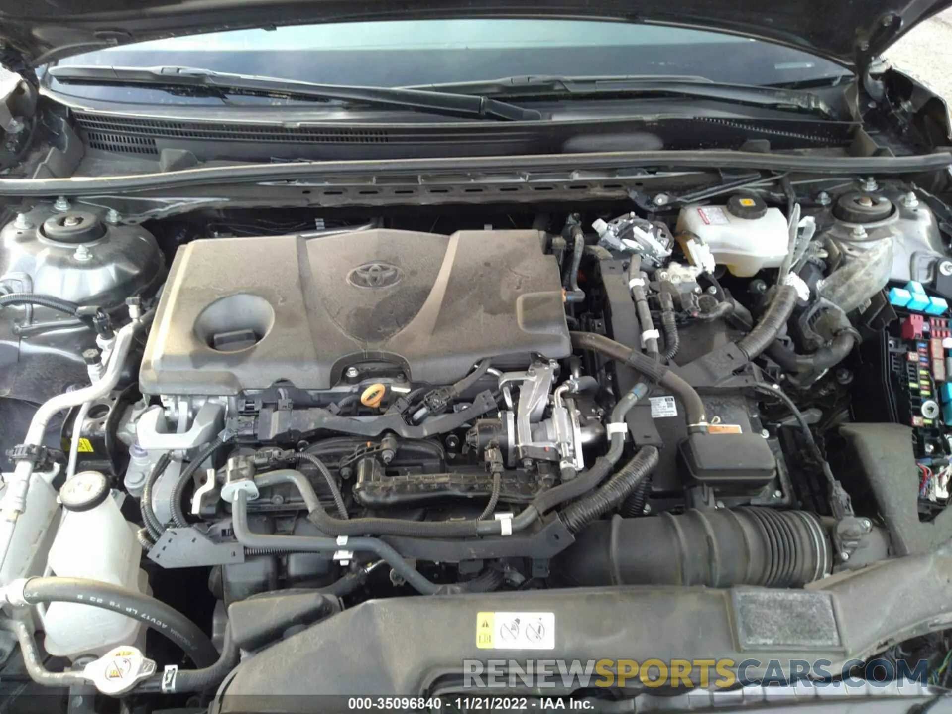 10 Photograph of a damaged car 4T1B21HK4KU517730 TOYOTA CAMRY 2019